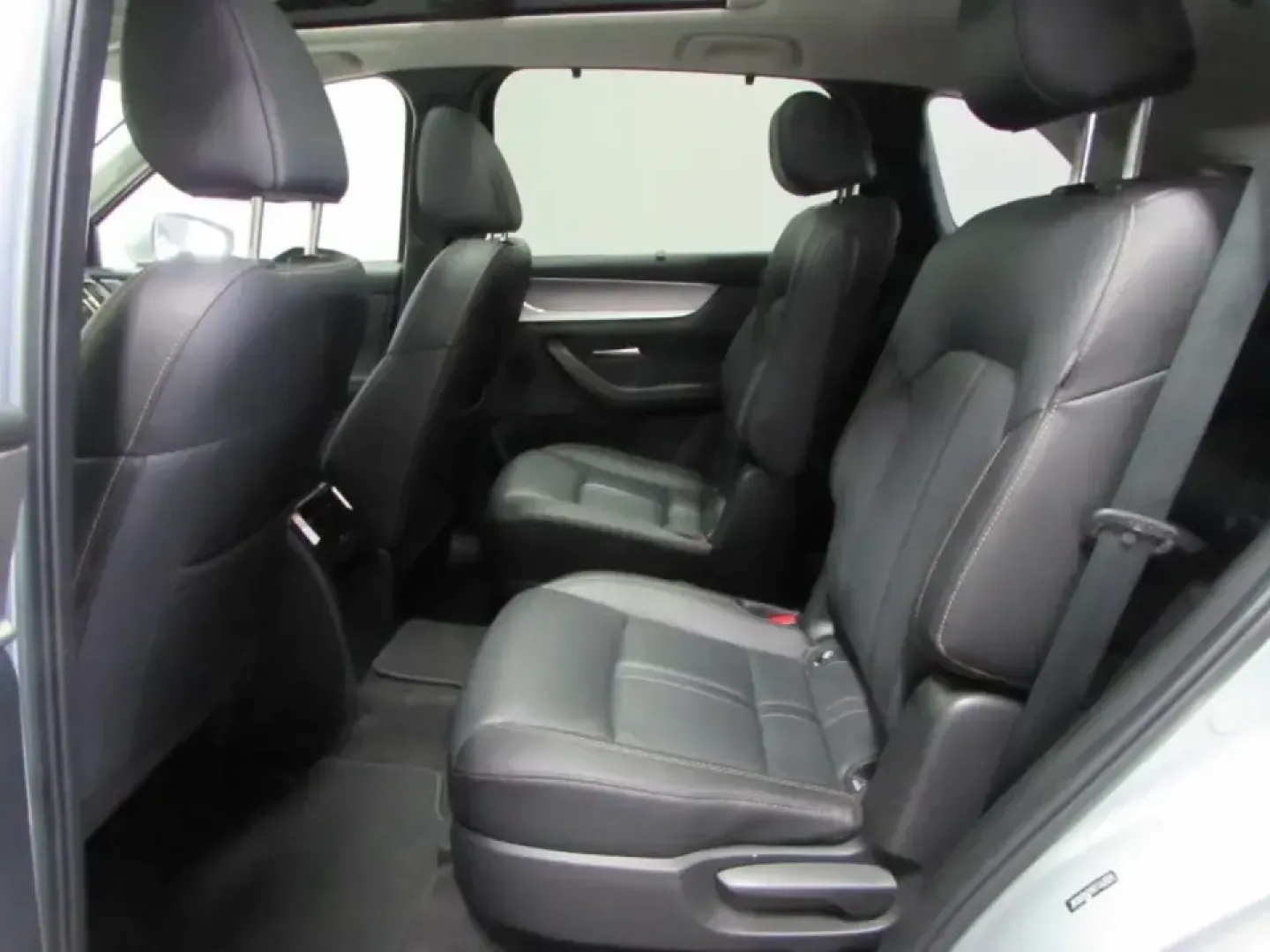2024 /Black Mazda CX-90 3.3 Turbo Premium (JM3KKDHD9R1) with an 3.3L V6 DOHC 24V HYBRID engine, Automatic transmission, located at 12836 Highway 21, De Soto, MO, 63020, (636) 337-7777, 38.151867, -90.575615 - Pack up the crew, point the nose toward a weekend at Washington State Park, or settle in for a confident daily commute down MO-21-this 2024 Mazda CX-90 3.3 Turbo Premium is built for real life in and around De Soto. With three-row SUV versatility, all-weather capability, and a smooth, tech-forward c - Photo#14