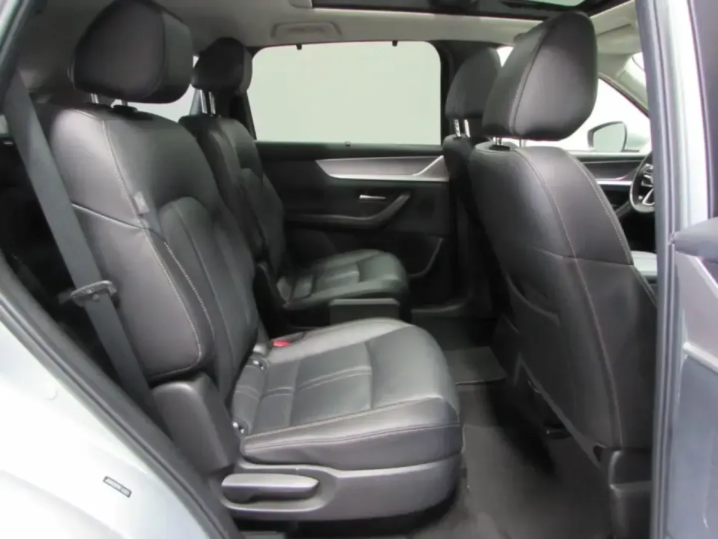 2024 /Black Mazda CX-90 3.3 Turbo Premium (JM3KKDHD9R1) with an 3.3L V6 DOHC 24V HYBRID engine, Automatic transmission, located at 12836 Highway 21, De Soto, MO, 63020, (636) 337-7777, 38.151867, -90.575615 - Pack up the crew, point the nose toward a weekend at Washington State Park, or settle in for a confident daily commute down MO-21-this 2024 Mazda CX-90 3.3 Turbo Premium is built for real life in and around De Soto. With three-row SUV versatility, all-weather capability, and a smooth, tech-forward c - Photo#19