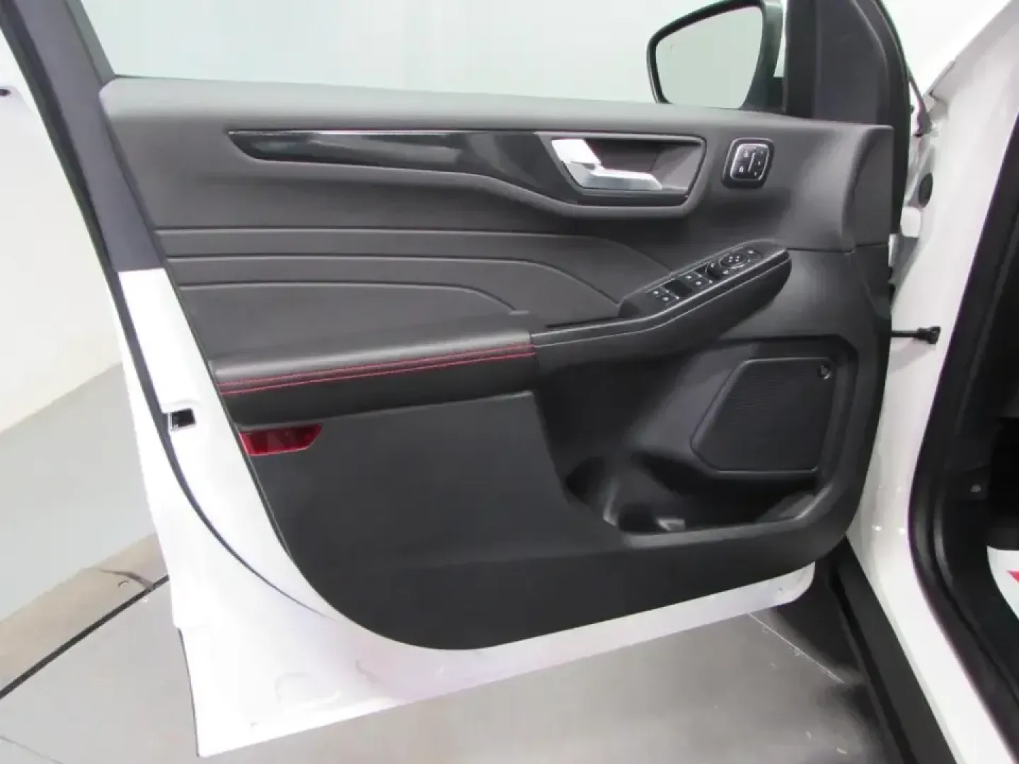 2026 /Ebony Ford Escape ST-Line Select (1FMCU9NZ4TU) with an 2.5L iVCT Atkinson Cycle I-4 Hybrid engine, CVT transmission, located at 12836 Highway 21, De Soto, MO, 63020, (636) 337-7777, 38.151867, -90.575615 - Picture your weekdays getting easier and your weekends getting bigger: a hybrid SUV that sips fuel on the commute, stays confident in Missouri weather, and still feels sporty when you head out for a day trip. This **2026 Ford Escape ST-Line Select Hybrid AWD** in **Star White** is built for real lif - Photo#11
