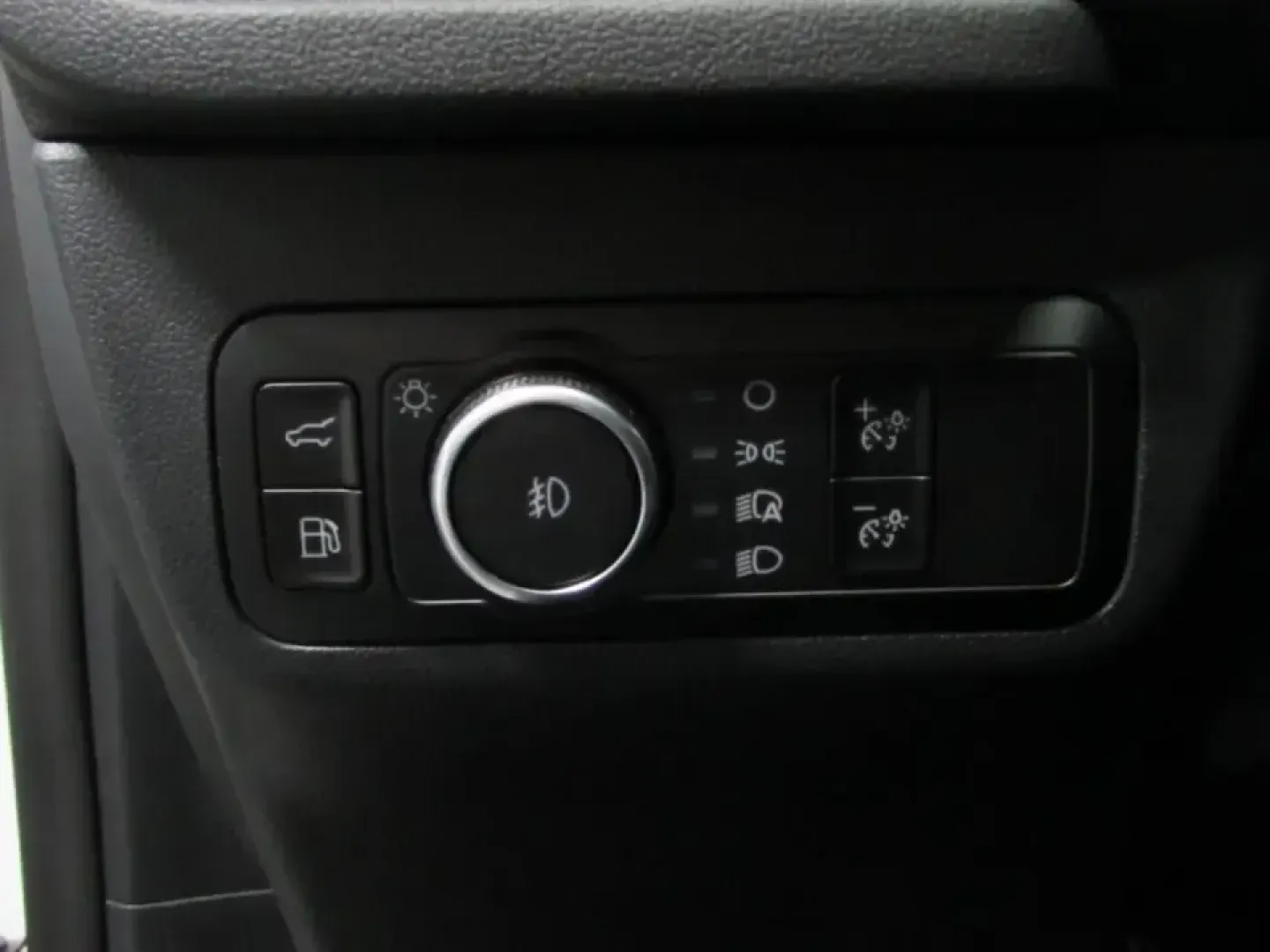 2026 /Ebony Ford Escape ST-Line Select (1FMCU9NZ4TU) with an 2.5L iVCT Atkinson Cycle I-4 Hybrid engine, CVT transmission, located at 12836 Highway 21, De Soto, MO, 63020, (636) 337-7777, 38.151867, -90.575615 - Picture your weekdays getting easier and your weekends getting bigger: a hybrid SUV that sips fuel on the commute, stays confident in Missouri weather, and still feels sporty when you head out for a day trip. This **2026 Ford Escape ST-Line Select Hybrid AWD** in **Star White** is built for real lif - Photo#22