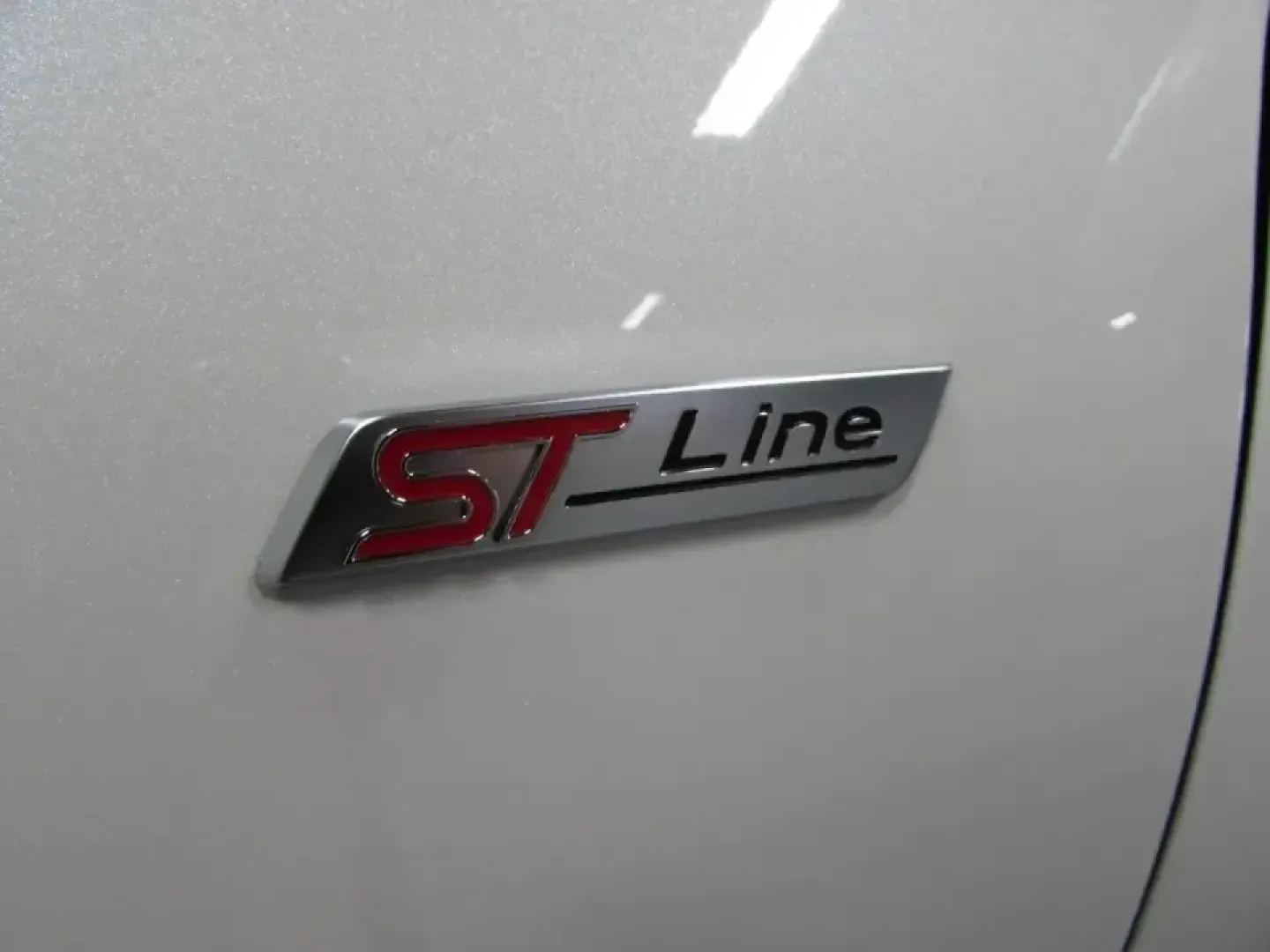 2026 /Ebony Ford Escape ST-Line Select (1FMCU9NZ4TU) with an 2.5L iVCT Atkinson Cycle I-4 Hybrid engine, CVT transmission, located at 12836 Highway 21, De Soto, MO, 63020, (636) 337-7777, 38.151867, -90.575615 - Picture your weekdays getting easier and your weekends getting bigger: a hybrid SUV that sips fuel on the commute, stays confident in Missouri weather, and still feels sporty when you head out for a day trip. This **2026 Ford Escape ST-Line Select Hybrid AWD** in **Star White** is built for real lif - Photo#29