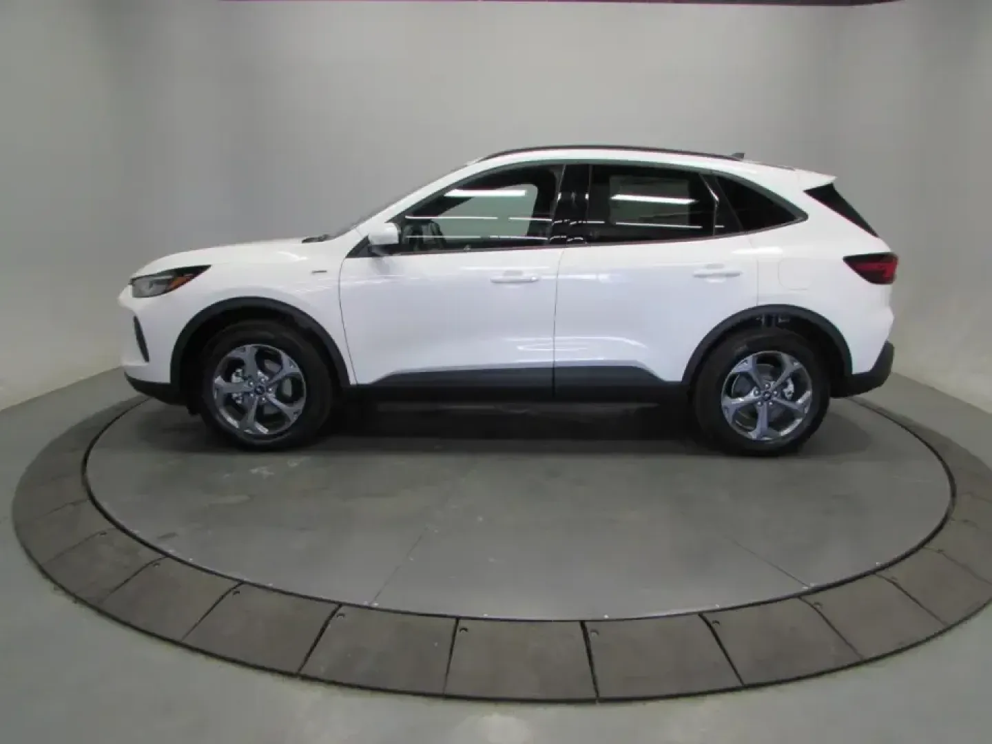 2026 /Ebony Ford Escape ST-Line Select (1FMCU9NZ4TU) with an 2.5L iVCT Atkinson Cycle I-4 Hybrid engine, CVT transmission, located at 12836 Highway 21, De Soto, MO, 63020, (636) 337-7777, 38.151867, -90.575615 - Picture your weekdays getting easier and your weekends getting bigger: a hybrid SUV that sips fuel on the commute, stays confident in Missouri weather, and still feels sporty when you head out for a day trip. This **2026 Ford Escape ST-Line Select Hybrid AWD** in **Star White** is built for real lif - Photo#3