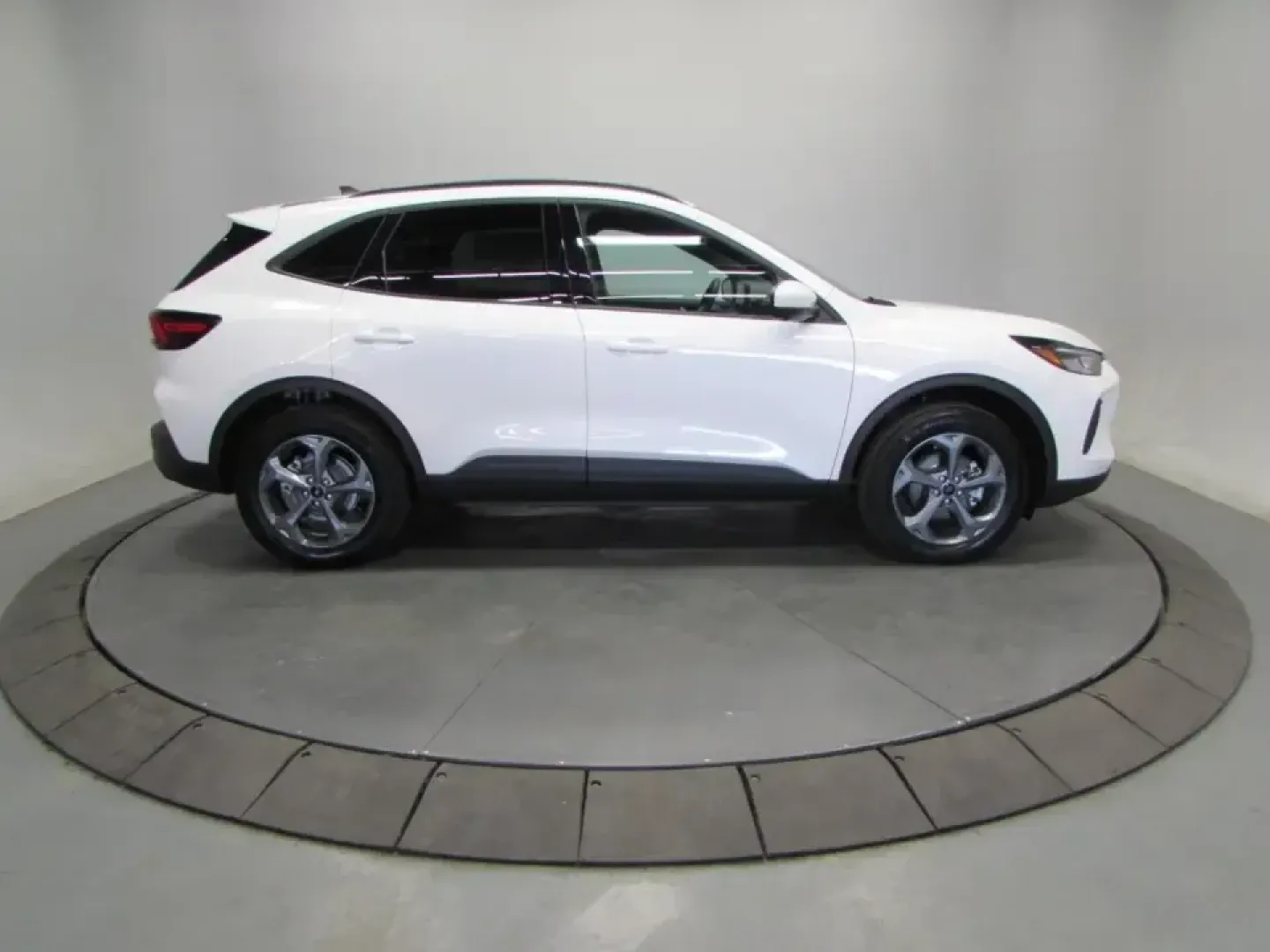 2026 /Ebony Ford Escape ST-Line Select (1FMCU9NZ4TU) with an 2.5L iVCT Atkinson Cycle I-4 Hybrid engine, CVT transmission, located at 12836 Highway 21, De Soto, MO, 63020, (636) 337-7777, 38.151867, -90.575615 - Picture your weekdays getting easier and your weekends getting bigger: a hybrid SUV that sips fuel on the commute, stays confident in Missouri weather, and still feels sporty when you head out for a day trip. This **2026 Ford Escape ST-Line Select Hybrid AWD** in **Star White** is built for real lif - Photo#7
