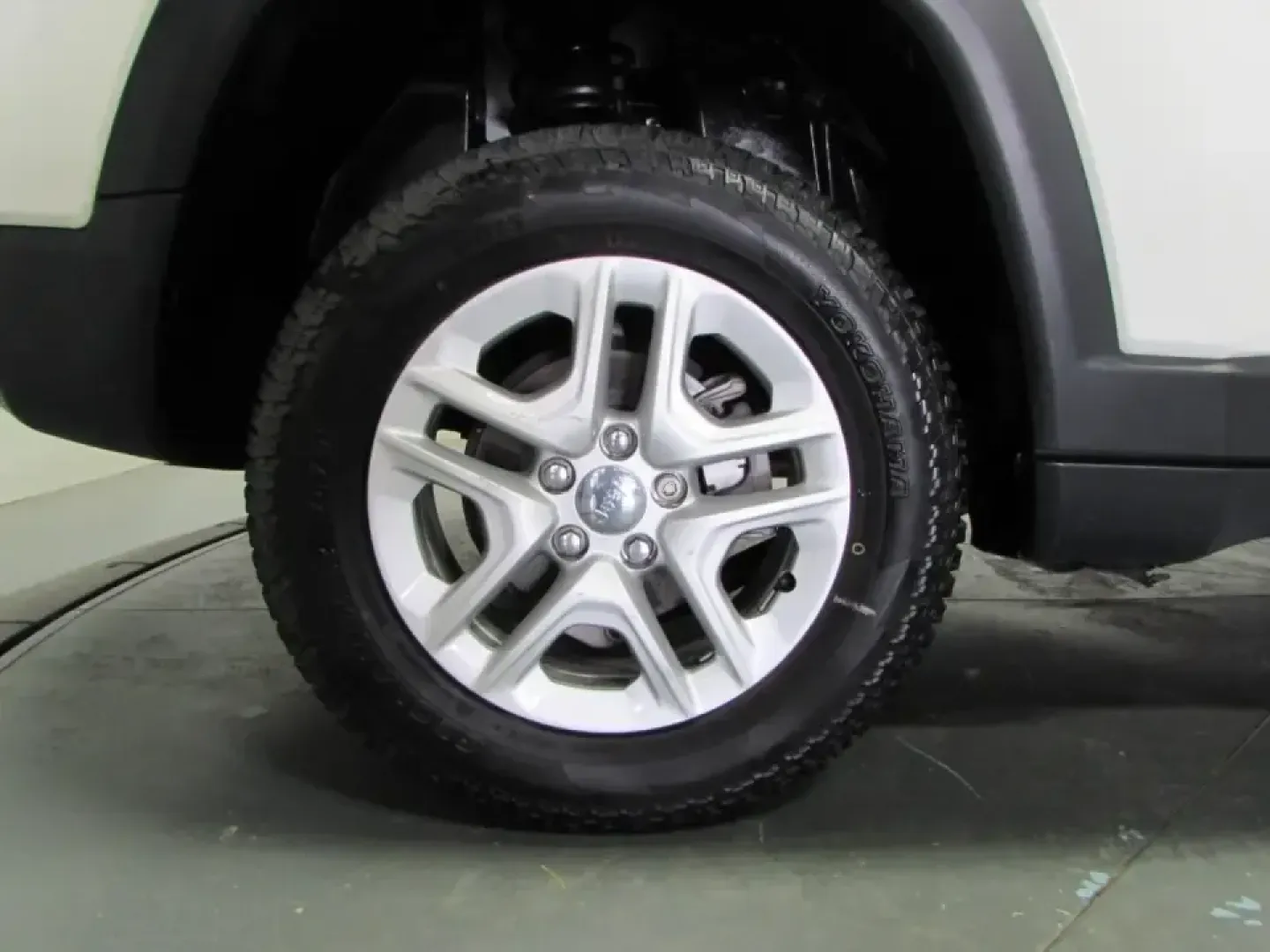 2020 /Black Cloth Jeep Compass 4WD Sport (3C4NJDABXLT) with an 2.4L engine, 6M transmission, located at 12830 Highway 21, De Soto, MO, 63020, (636) 337-7777, 38.153099, -90.573624 - Whether you're juggling a long commute down Highway 21, planning a weekend escape to Washington State Park, or just need a confident daily driver for errands around De Soto and Jefferson County, this 2020 Jeep Compass Sport is built for real-life Missouri miles. With SUV versatility, Four Wheel Driv - Photo#8