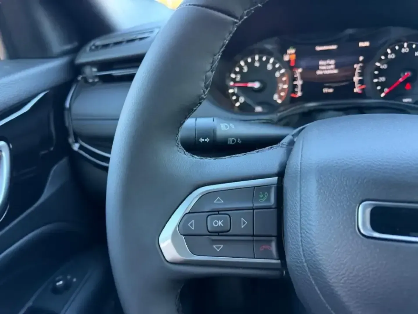 2026 /Black Leather Trimmed Jeep Compass Latitude (3C4NJDBN8TT) with an 2.0L engine, located at 970 Woodlawn Dr., Farmington, MO, 63640, (573) 431-7800, 37.825642, -90.468674 - Built for the kind of life that doesn't stop when the weather changes, the 2026 Jeep Compass Latitude is the SUV that fits right into busy weekdays, spontaneous weekend escapes, and everything in between. Whether you're commuting from Farmington to nearby towns, loading up for a family day out, or p - Photo#11