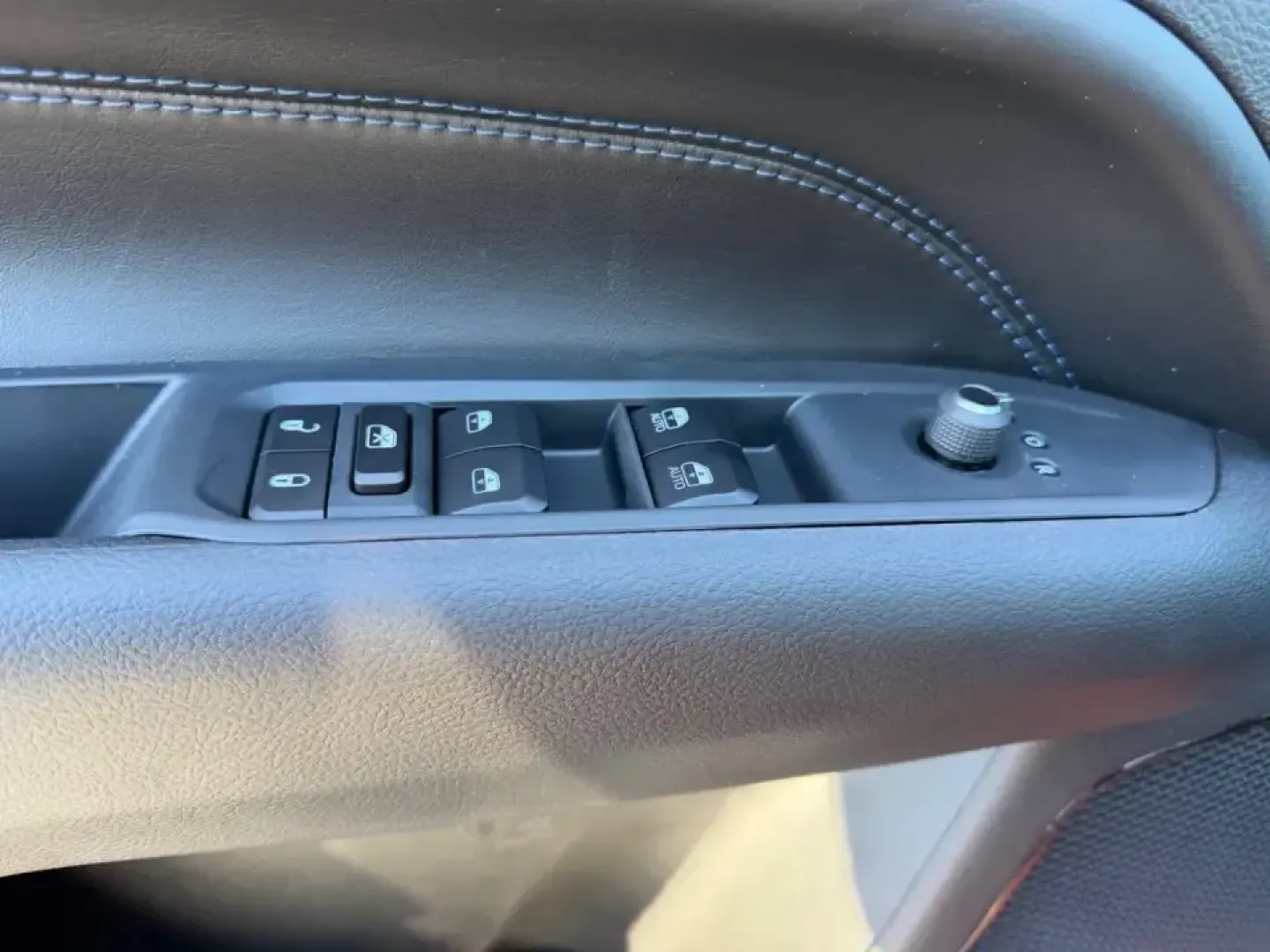 2026 /Black Leather Trimmed Jeep Compass Latitude (3C4NJDBN8TT) with an 2.0L engine, located at 970 Woodlawn Dr., Farmington, MO, 63640, (573) 431-7800, 37.825642, -90.468674 - Built for the kind of life that doesn't stop when the weather changes, the 2026 Jeep Compass Latitude is the SUV that fits right into busy weekdays, spontaneous weekend escapes, and everything in between. Whether you're commuting from Farmington to nearby towns, loading up for a family day out, or p - Photo#17