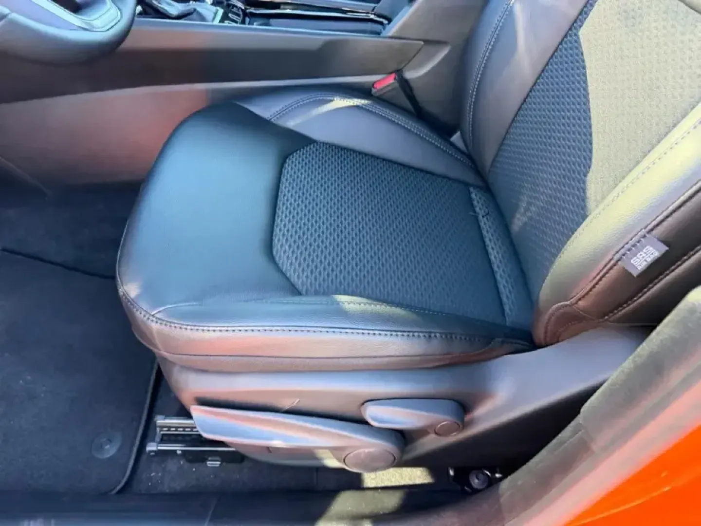 2026 /Black Leather Trimmed Jeep Compass Latitude (3C4NJDBN8TT) with an 2.0L engine, located at 970 Woodlawn Dr., Farmington, MO, 63640, (573) 431-7800, 37.825642, -90.468674 - Built for the kind of life that doesn't stop when the weather changes, the 2026 Jeep Compass Latitude is the SUV that fits right into busy weekdays, spontaneous weekend escapes, and everything in between. Whether you're commuting from Farmington to nearby towns, loading up for a family day out, or p - Photo#18