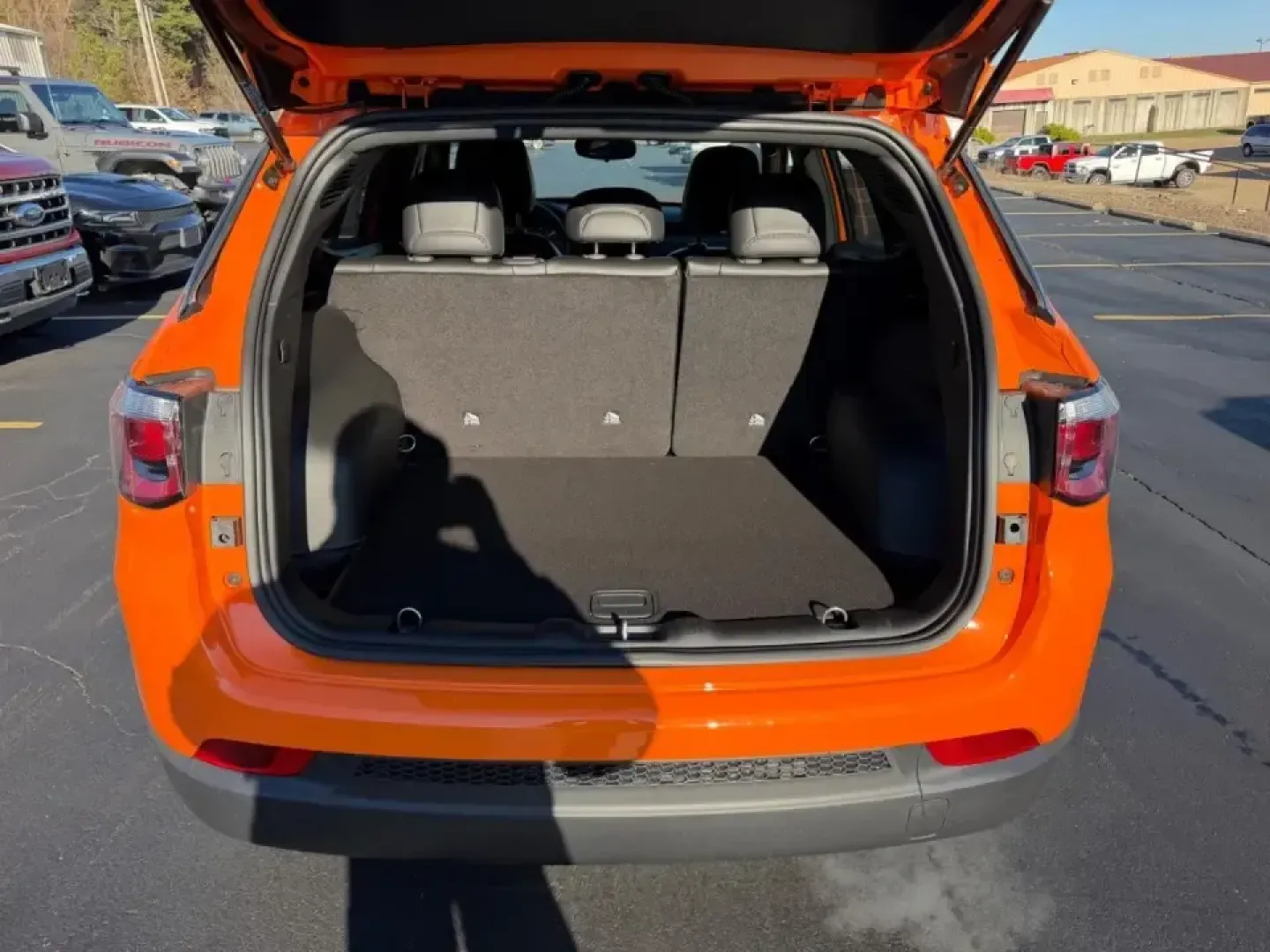 2026 /Black Leather Trimmed Jeep Compass Latitude (3C4NJDBN8TT) with an 2.0L engine, located at 970 Woodlawn Dr., Farmington, MO, 63640, (573) 431-7800, 37.825642, -90.468674 - Built for the kind of life that doesn't stop when the weather changes, the 2026 Jeep Compass Latitude is the SUV that fits right into busy weekdays, spontaneous weekend escapes, and everything in between. Whether you're commuting from Farmington to nearby towns, loading up for a family day out, or p - Photo#4