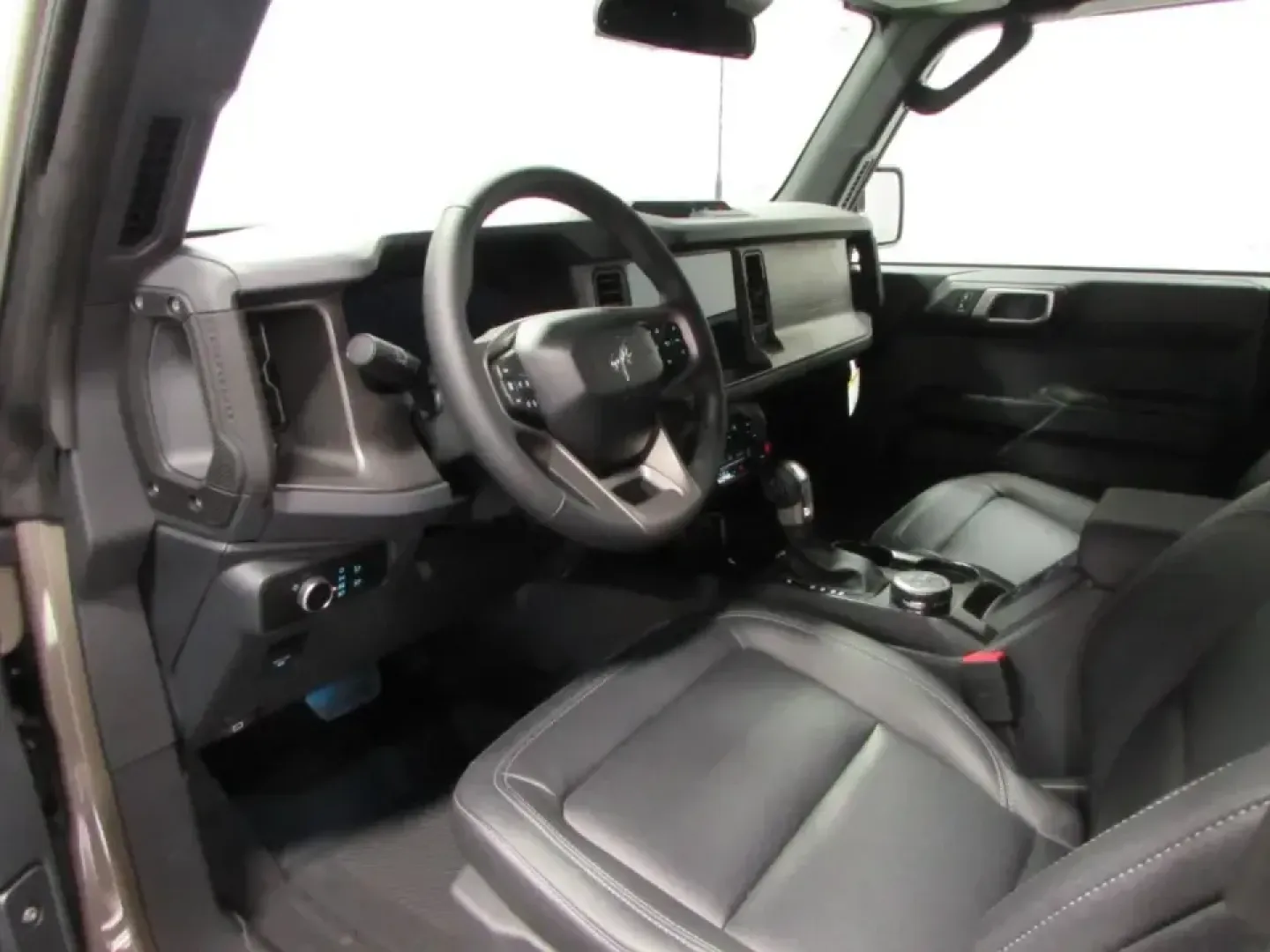 2026 /Black Onyx Ford Bronco Big Bend (1FMDE7BH3TL) with an 2.3L EcoBoost I-4 engine, 7M transmission, located at 12836 Highway 21, De Soto, MO, 63020, (636) 337-7777, 38.151867, -90.575615 - Weekend trail runs, lake-day gear hauls, and everyday commuting across Jefferson County all get easier when your SUV is built for real life-not just the parking lot. This **2026 Ford Bronco Big Bend** in **Marsh Gray** is the kind of vehicle that fits multiple lifestyles at once: confident enough fo - Photo#12