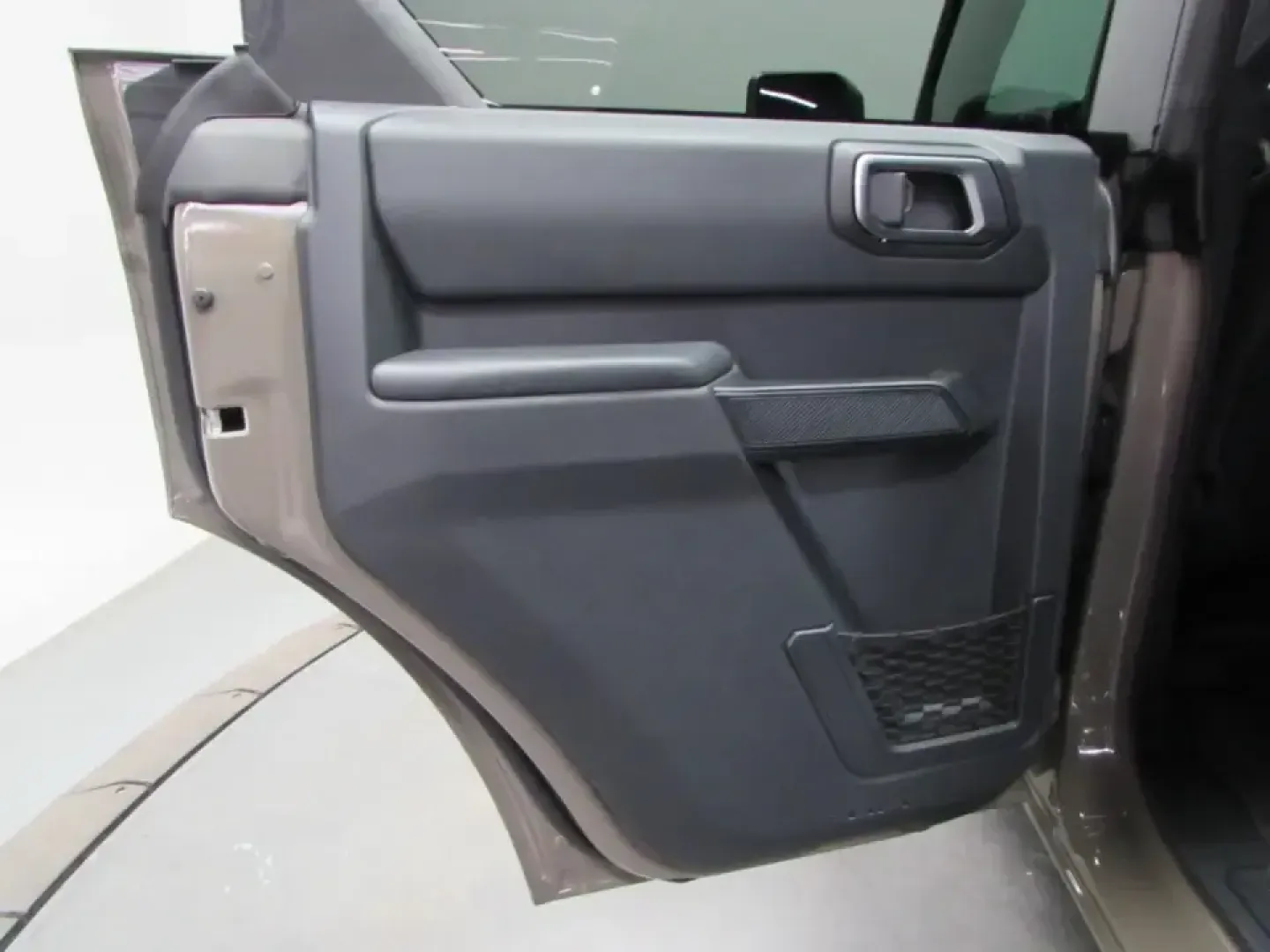 2026 /Black Onyx Ford Bronco Big Bend (1FMDE7BH3TL) with an 2.3L EcoBoost I-4 engine, 7M transmission, located at 12836 Highway 21, De Soto, MO, 63020, (636) 337-7777, 38.151867, -90.575615 - Weekend trail runs, lake-day gear hauls, and everyday commuting across Jefferson County all get easier when your SUV is built for real life-not just the parking lot. This **2026 Ford Bronco Big Bend** in **Marsh Gray** is the kind of vehicle that fits multiple lifestyles at once: confident enough fo - Photo#13