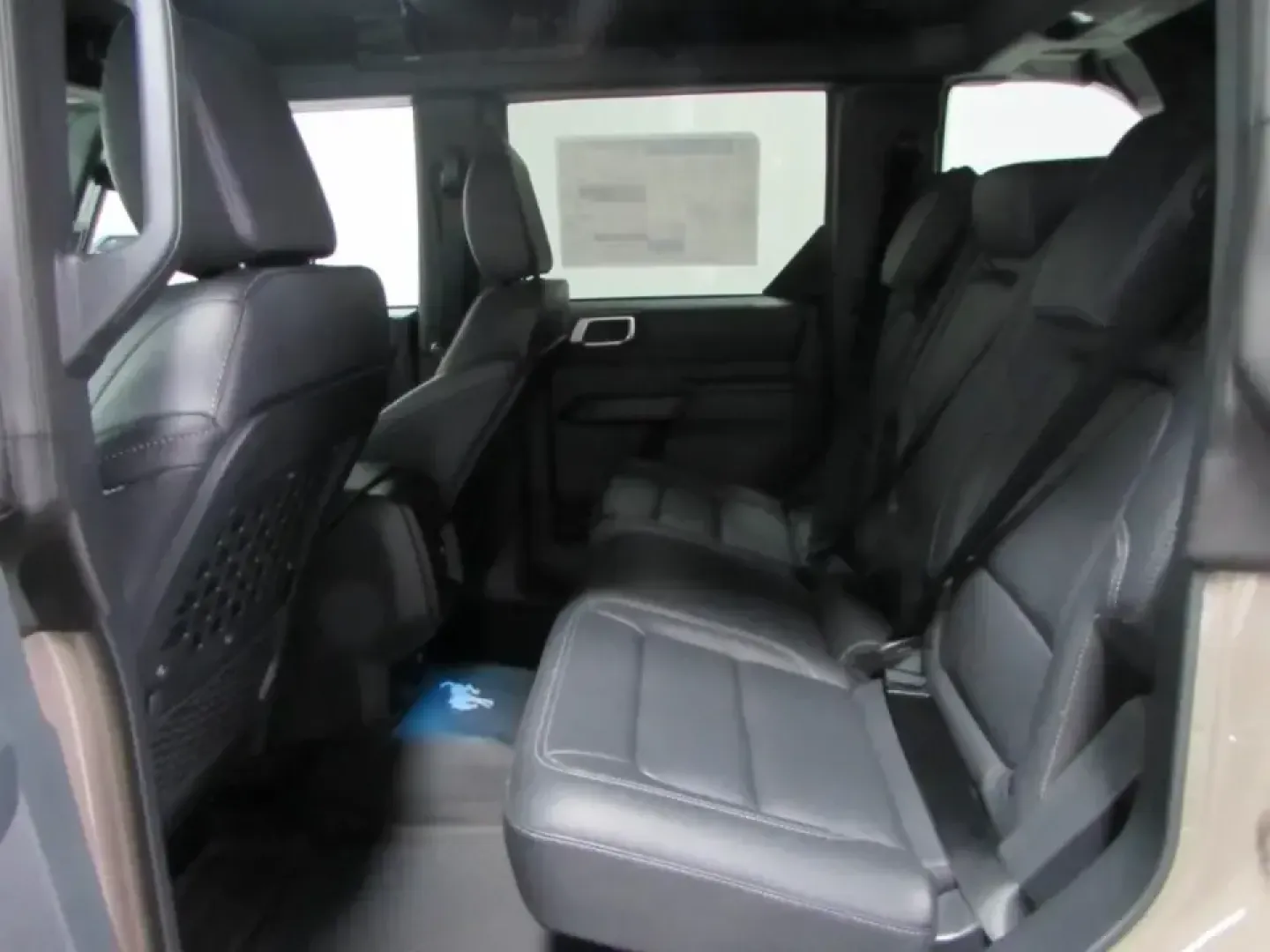 2026 /Black Onyx Ford Bronco Big Bend (1FMDE7BH3TL) with an 2.3L EcoBoost I-4 engine, 7M transmission, located at 12836 Highway 21, De Soto, MO, 63020, (636) 337-7777, 38.151867, -90.575615 - Weekend trail runs, lake-day gear hauls, and everyday commuting across Jefferson County all get easier when your SUV is built for real life-not just the parking lot. This **2026 Ford Bronco Big Bend** in **Marsh Gray** is the kind of vehicle that fits multiple lifestyles at once: confident enough fo - Photo#14