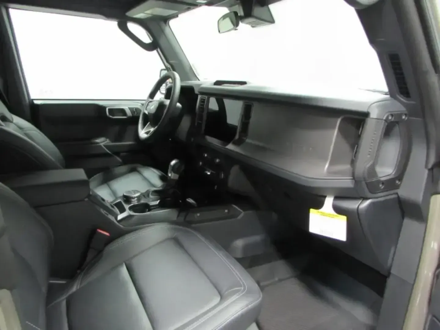 2026 /Black Onyx Ford Bronco Big Bend (1FMDE7BH3TL) with an 2.3L EcoBoost I-4 engine, 7M transmission, located at 12836 Highway 21, De Soto, MO, 63020, (636) 337-7777, 38.151867, -90.575615 - Weekend trail runs, lake-day gear hauls, and everyday commuting across Jefferson County all get easier when your SUV is built for real life-not just the parking lot. This **2026 Ford Bronco Big Bend** in **Marsh Gray** is the kind of vehicle that fits multiple lifestyles at once: confident enough fo - Photo#16