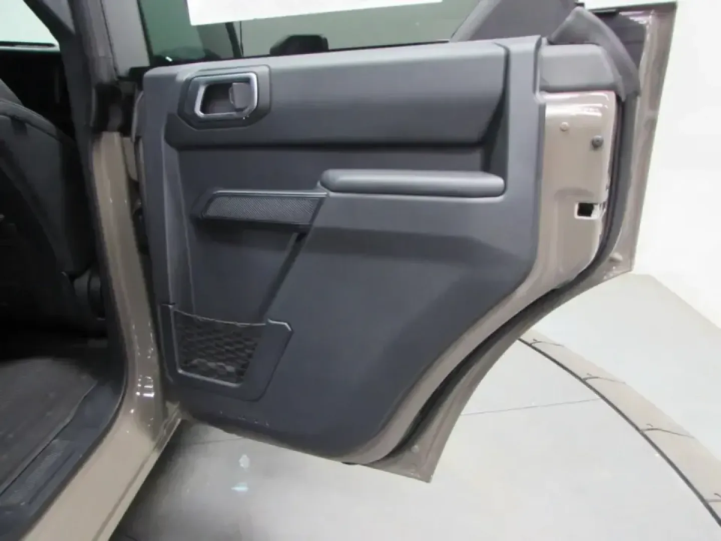 2026 /Black Onyx Ford Bronco Big Bend (1FMDE7BH3TL) with an 2.3L EcoBoost I-4 engine, 7M transmission, located at 12836 Highway 21, De Soto, MO, 63020, (636) 337-7777, 38.151867, -90.575615 - Weekend trail runs, lake-day gear hauls, and everyday commuting across Jefferson County all get easier when your SUV is built for real life-not just the parking lot. This **2026 Ford Bronco Big Bend** in **Marsh Gray** is the kind of vehicle that fits multiple lifestyles at once: confident enough fo - Photo#17