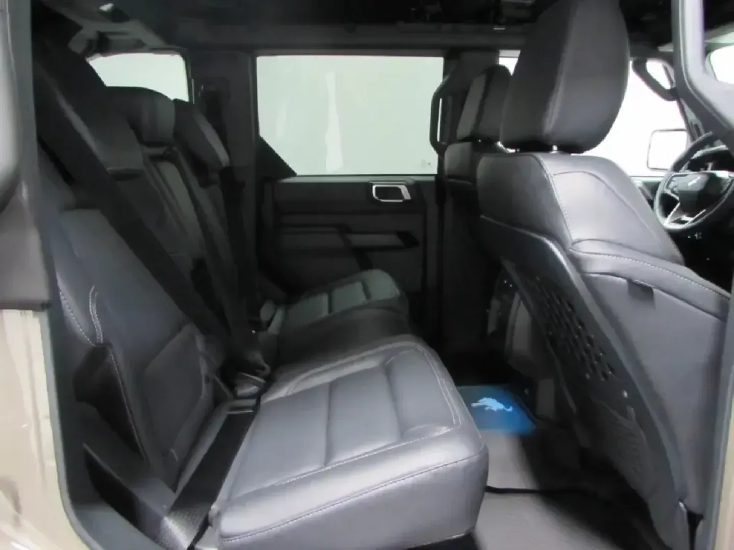 2026 /Black Onyx Ford Bronco Big Bend (1FMDE7BH3TL) with an 2.3L EcoBoost I-4 engine, 7M transmission, located at 12836 Highway 21, De Soto, MO, 63020, (636) 337-7777, 38.151867, -90.575615 - Weekend trail runs, lake-day gear hauls, and everyday commuting across Jefferson County all get easier when your SUV is built for real life-not just the parking lot. This **2026 Ford Bronco Big Bend** in **Marsh Gray** is the kind of vehicle that fits multiple lifestyles at once: confident enough fo - Photo#18