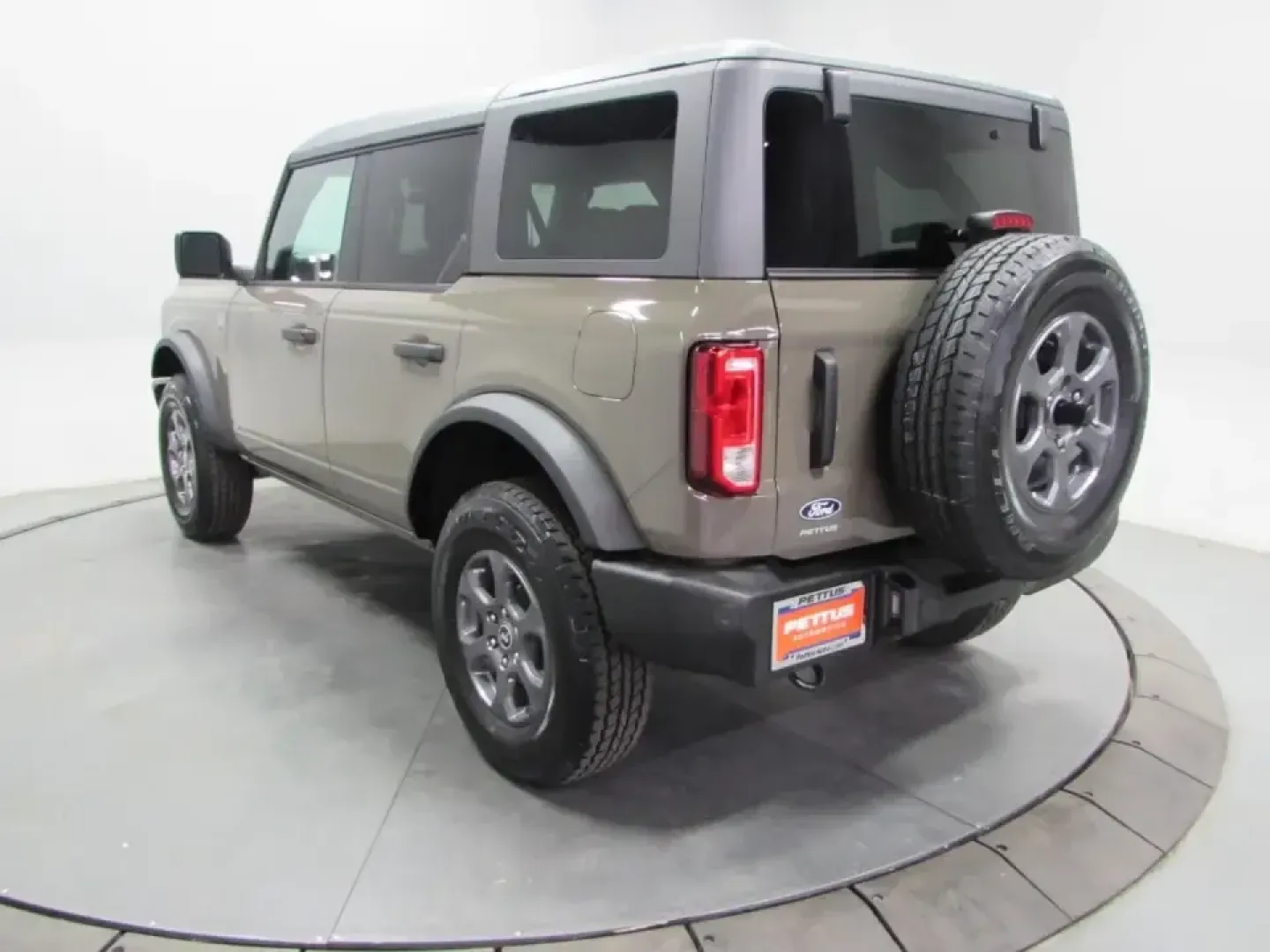 2026 /Black Onyx Ford Bronco Big Bend (1FMDE7BH3TL) with an 2.3L EcoBoost I-4 engine, 7M transmission, located at 12836 Highway 21, De Soto, MO, 63020, (636) 337-7777, 38.151867, -90.575615 - Weekend trail runs, lake-day gear hauls, and everyday commuting across Jefferson County all get easier when your SUV is built for real life-not just the parking lot. This **2026 Ford Bronco Big Bend** in **Marsh Gray** is the kind of vehicle that fits multiple lifestyles at once: confident enough fo - Photo#4