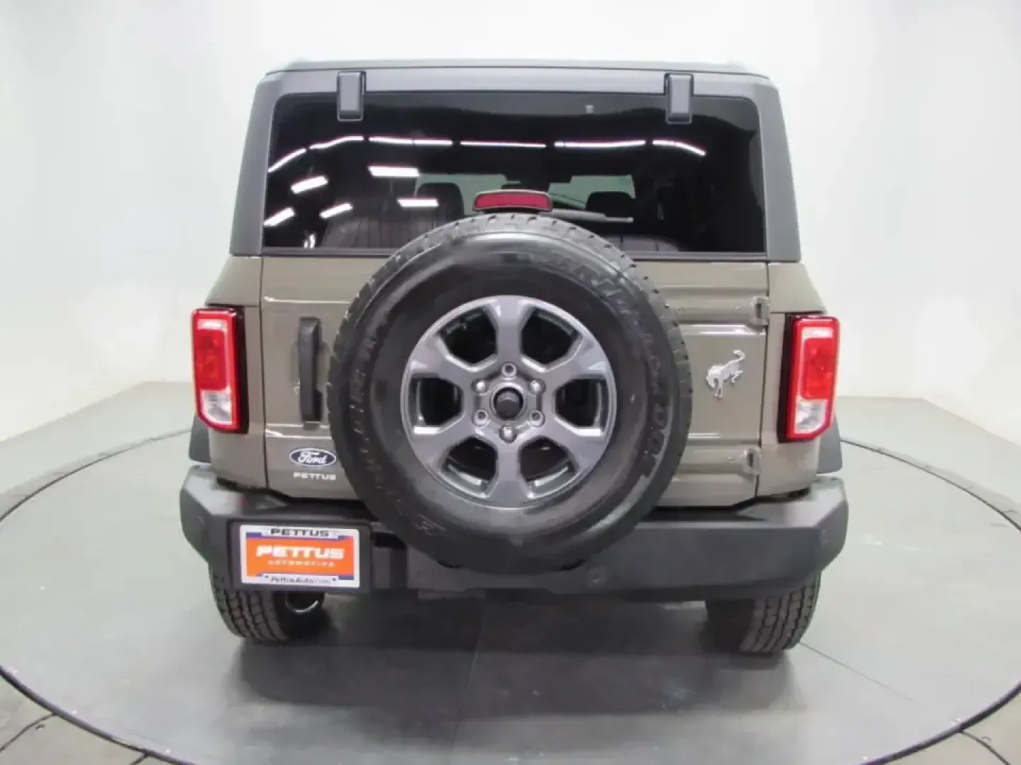 2026 /Black Onyx Ford Bronco Big Bend (1FMDE7BH3TL) with an 2.3L EcoBoost I-4 engine, 7M transmission, located at 12836 Highway 21, De Soto, MO, 63020, (636) 337-7777, 38.151867, -90.575615 - Weekend trail runs, lake-day gear hauls, and everyday commuting across Jefferson County all get easier when your SUV is built for real life-not just the parking lot. This **2026 Ford Bronco Big Bend** in **Marsh Gray** is the kind of vehicle that fits multiple lifestyles at once: confident enough fo - Photo#5