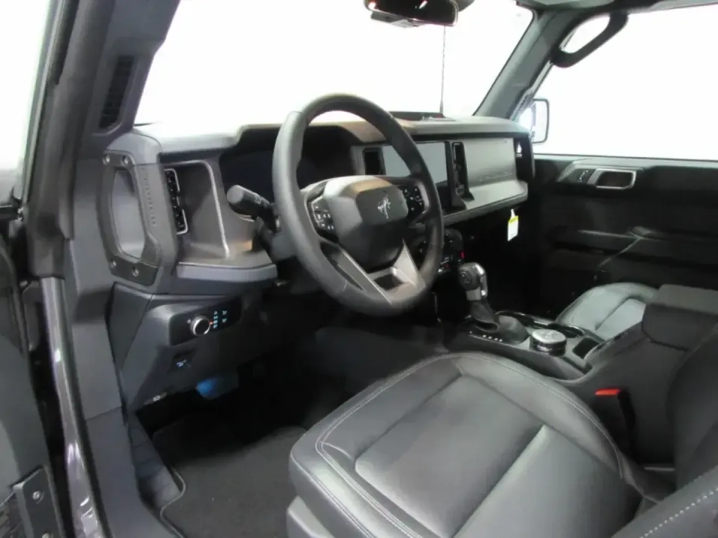 2026 /Black Onyx Ford Bronco Big Bend (1FMDE7BH7TL) with an 2.3L EcoBoost I-4 engine, 7M transmission, located at 12836 Highway 21, De Soto, MO, 63020, (636) 337-7777, 38.151867, -90.575615 - Weekend trails, river days, and back-road escapes feel a lot easier when your SUV is built to handle Missouri's changing terrain and still stay comfortable for daily life. This **2026 Ford Bronco Big Bend** in **Carb Gray** is the kind of adventure-ready rig that fits right in around De Soto-whether - Photo#12