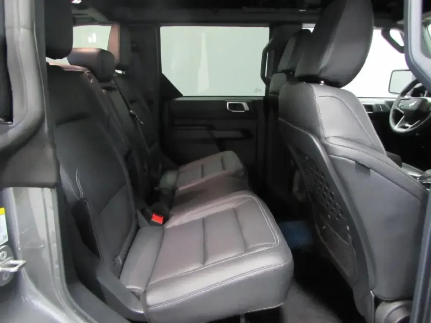2026 /Black Onyx Ford Bronco Big Bend (1FMDE7BH7TL) with an 2.3L EcoBoost I-4 engine, 7M transmission, located at 12836 Highway 21, De Soto, MO, 63020, (636) 337-7777, 38.151867, -90.575615 - Weekend trails, river days, and back-road escapes feel a lot easier when your SUV is built to handle Missouri's changing terrain and still stay comfortable for daily life. This **2026 Ford Bronco Big Bend** in **Carb Gray** is the kind of adventure-ready rig that fits right in around De Soto-whether - Photo#18