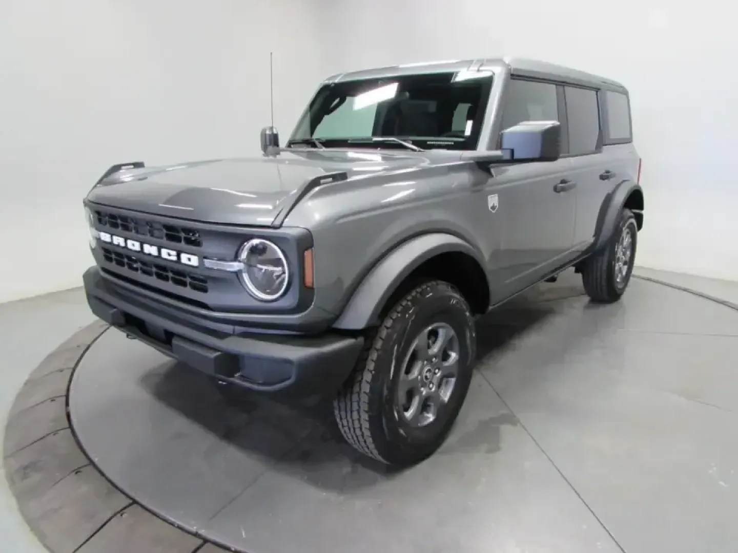 2026 /Black Onyx Ford Bronco Big Bend (1FMDE7BH7TL) with an 2.3L EcoBoost I-4 engine, 7M transmission, located at 12836 Highway 21, De Soto, MO, 63020, (636) 337-7777, 38.151867, -90.575615 - Weekend trails, river days, and back-road escapes feel a lot easier when your SUV is built to handle Missouri's changing terrain and still stay comfortable for daily life. This **2026 Ford Bronco Big Bend** in **Carb Gray** is the kind of adventure-ready rig that fits right in around De Soto-whether - Photo#2