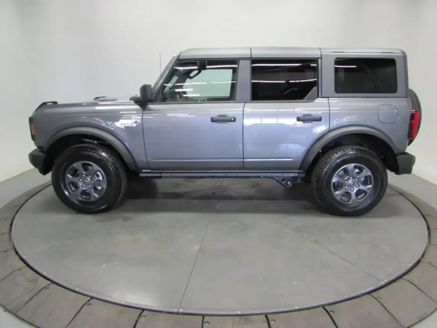 2026 /Black Onyx Ford Bronco Big Bend (1FMDE7BH7TL) with an 2.3L EcoBoost I-4 engine, 7M transmission, located at 12836 Highway 21, De Soto, MO, 63020, (636) 337-7777, 38.151867, -90.575615 - Weekend trails, river days, and back-road escapes feel a lot easier when your SUV is built to handle Missouri's changing terrain and still stay comfortable for daily life. This **2026 Ford Bronco Big Bend** in **Carb Gray** is the kind of adventure-ready rig that fits right in around De Soto-whether - Photo#3