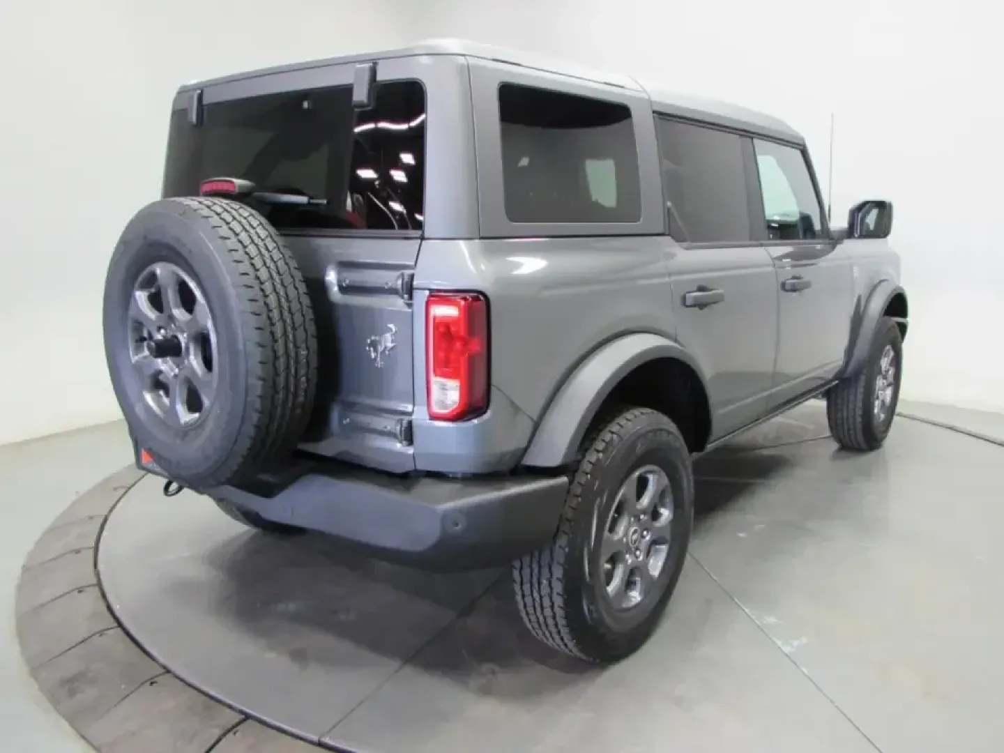 2026 /Black Onyx Ford Bronco Big Bend (1FMDE7BH7TL) with an 2.3L EcoBoost I-4 engine, 7M transmission, located at 12836 Highway 21, De Soto, MO, 63020, (636) 337-7777, 38.151867, -90.575615 - Weekend trails, river days, and back-road escapes feel a lot easier when your SUV is built to handle Missouri's changing terrain and still stay comfortable for daily life. This **2026 Ford Bronco Big Bend** in **Carb Gray** is the kind of adventure-ready rig that fits right in around De Soto-whether - Photo#6