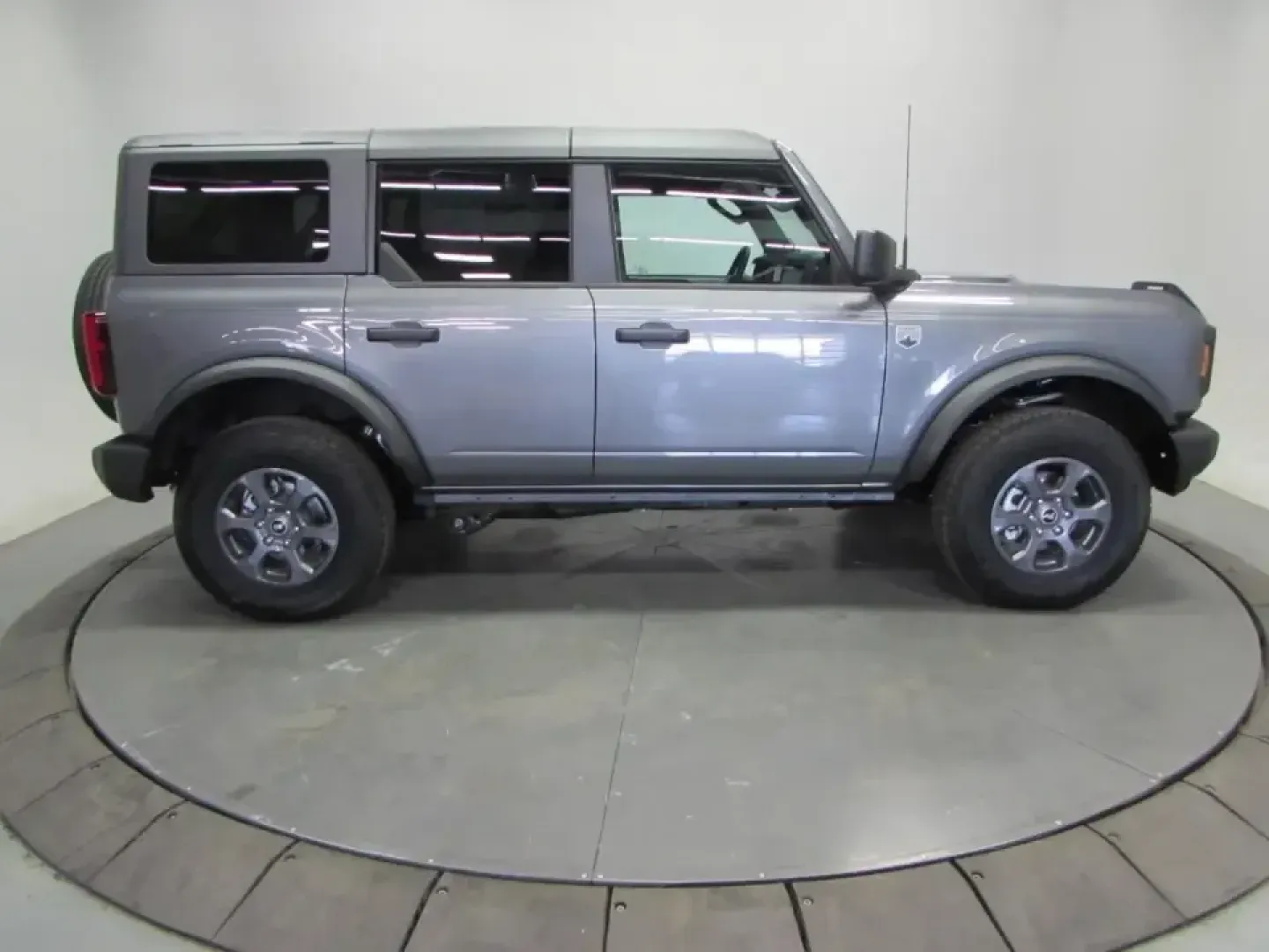 2026 /Black Onyx Ford Bronco Big Bend (1FMDE7BH7TL) with an 2.3L EcoBoost I-4 engine, 7M transmission, located at 12836 Highway 21, De Soto, MO, 63020, (636) 337-7777, 38.151867, -90.575615 - Weekend trails, river days, and back-road escapes feel a lot easier when your SUV is built to handle Missouri's changing terrain and still stay comfortable for daily life. This **2026 Ford Bronco Big Bend** in **Carb Gray** is the kind of adventure-ready rig that fits right in around De Soto-whether - Photo#7