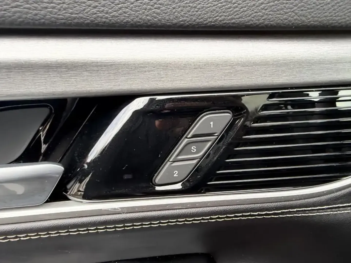 2026 /Global Black Leather Jeep Grand Wagoneer Base 4WD (1C4SJVAP5TS) with an 3.0L I6 Hurricane SO Twin Turbo ESS engine, 8A transmission, located at 970 Woodlawn Dr., Farmington, MO, 63640, (573) 431-7800, 37.825642, -90.468674 - Load up the family, the friends, and all the gear-this 2026 Jeep Grand Wagoneer Base 4WD is built for big weekends, long road trips, and everyday comfort when your schedule doesn't slow down. With just 25 miles, it delivers that nearly-new feel with the capability and presence you want for everythin - Photo#22