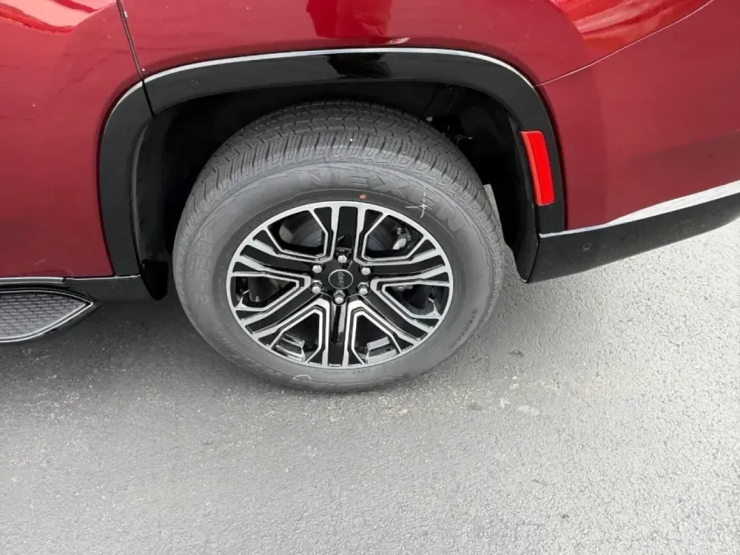 2026 /Global Black Leather Jeep Grand Wagoneer Base 4WD (1C4SJVAP5TS) with an 3.0L I6 Hurricane SO Twin Turbo ESS engine, 8A transmission, located at 970 Woodlawn Dr., Farmington, MO, 63640, (573) 431-7800, 37.825642, -90.468674 - Load up the family, the friends, and all the gear-this 2026 Jeep Grand Wagoneer Base 4WD is built for big weekends, long road trips, and everyday comfort when your schedule doesn't slow down. With just 25 miles, it delivers that nearly-new feel with the capability and presence you want for everythin - Photo#6