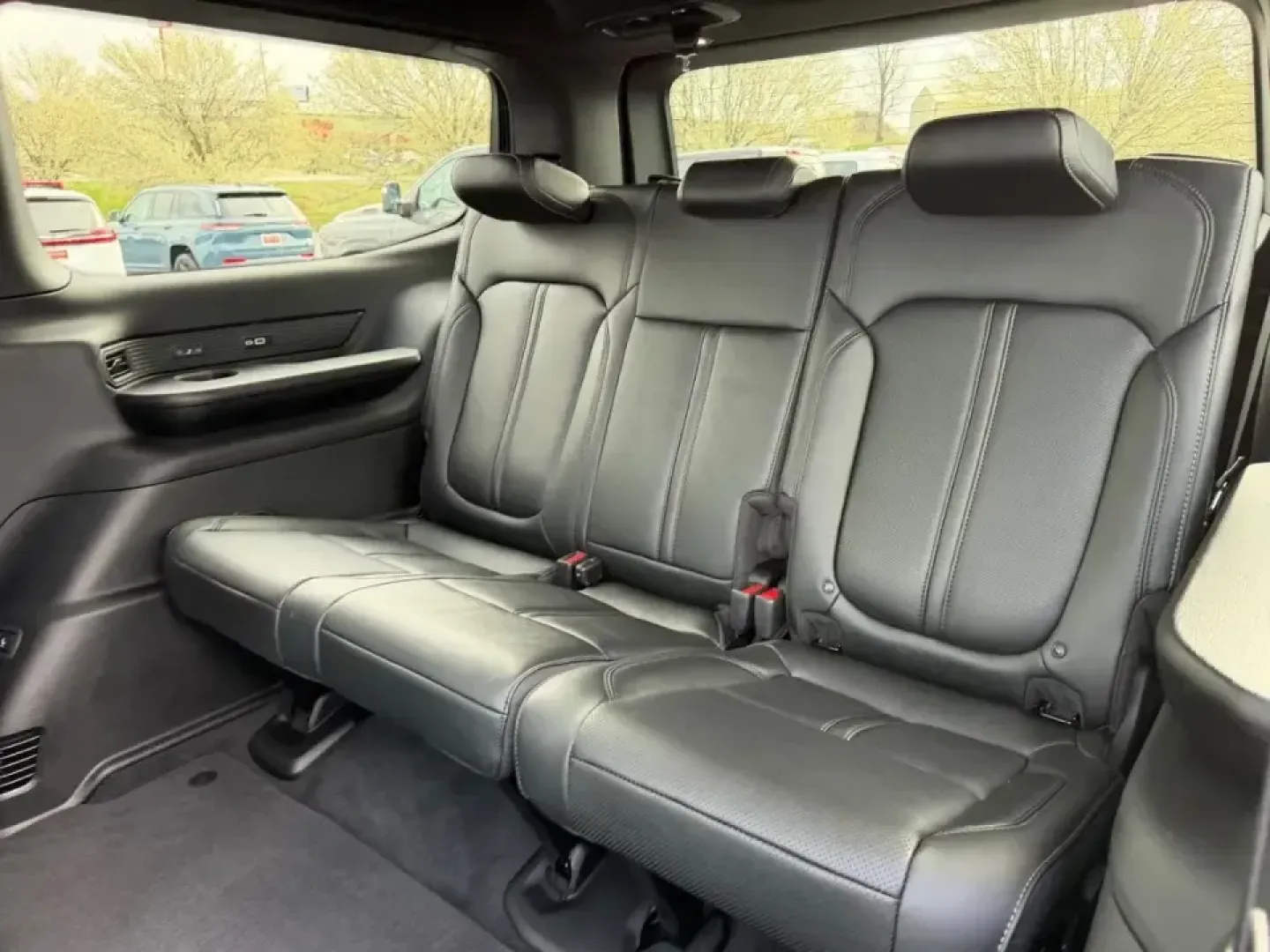 2026 /Global Black Leather Jeep Grand Wagoneer Limited Reserve (1C4SJVBP2TS) with an 3.0L I6 Hurricane SO Twin Turbo ESS engine, 8A transmission, located at 970 Woodlawn Dr., Farmington, MO, 63640, (573) 431-7800, 37.825642, -90.468674 - Big family road trips, client shuttles, or weekend escapes to the Ozarks feel effortless in a full-size luxury SUV built to do it all-and this 2026 Jeep Grand Wagoneer Series II 4WD is exactly that kind of vehicle. With just **5 miles**, it delivers that new-car freshness with the commanding presenc - Photo#9