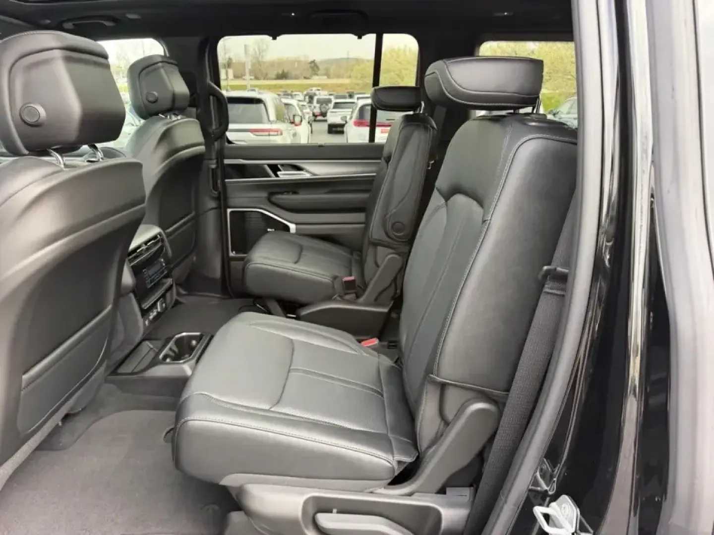 2026 /Global Black Leather Jeep Grand Wagoneer Limited Reserve (1C4SJVBP2TS) with an 3.0L I6 Hurricane SO Twin Turbo ESS engine, 8A transmission, located at 970 Woodlawn Dr., Farmington, MO, 63640, (573) 431-7800, 37.825642, -90.468674 - Big family road trips, client shuttles, or weekend escapes to the Ozarks feel effortless in a full-size luxury SUV built to do it all-and this 2026 Jeep Grand Wagoneer Series II 4WD is exactly that kind of vehicle. With just **5 miles**, it delivers that new-car freshness with the commanding presenc - Photo#10
