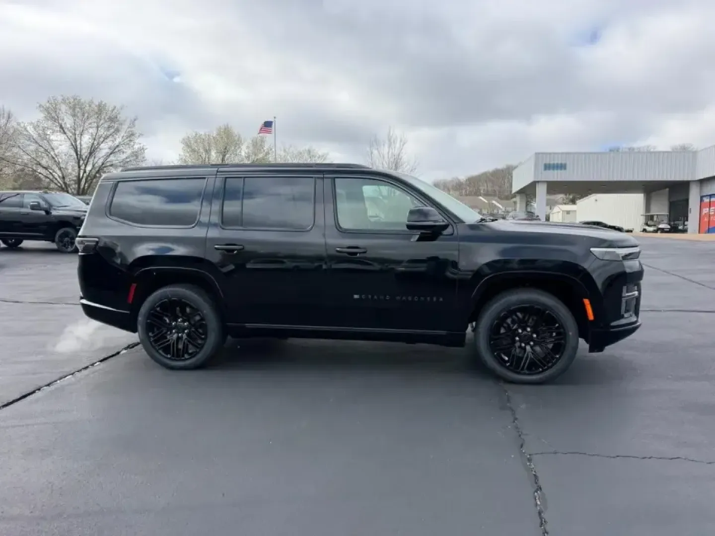 2026 /Global Black Leather Jeep Grand Wagoneer Limited Reserve (1C4SJVBP2TS) with an 3.0L I6 Hurricane SO Twin Turbo ESS engine, 8A transmission, located at 970 Woodlawn Dr., Farmington, MO, 63640, (573) 431-7800, 37.825642, -90.468674 - Big family road trips, client shuttles, or weekend escapes to the Ozarks feel effortless in a full-size luxury SUV built to do it all-and this 2026 Jeep Grand Wagoneer Series II 4WD is exactly that kind of vehicle. With just **5 miles**, it delivers that new-car freshness with the commanding presenc - Photo#1