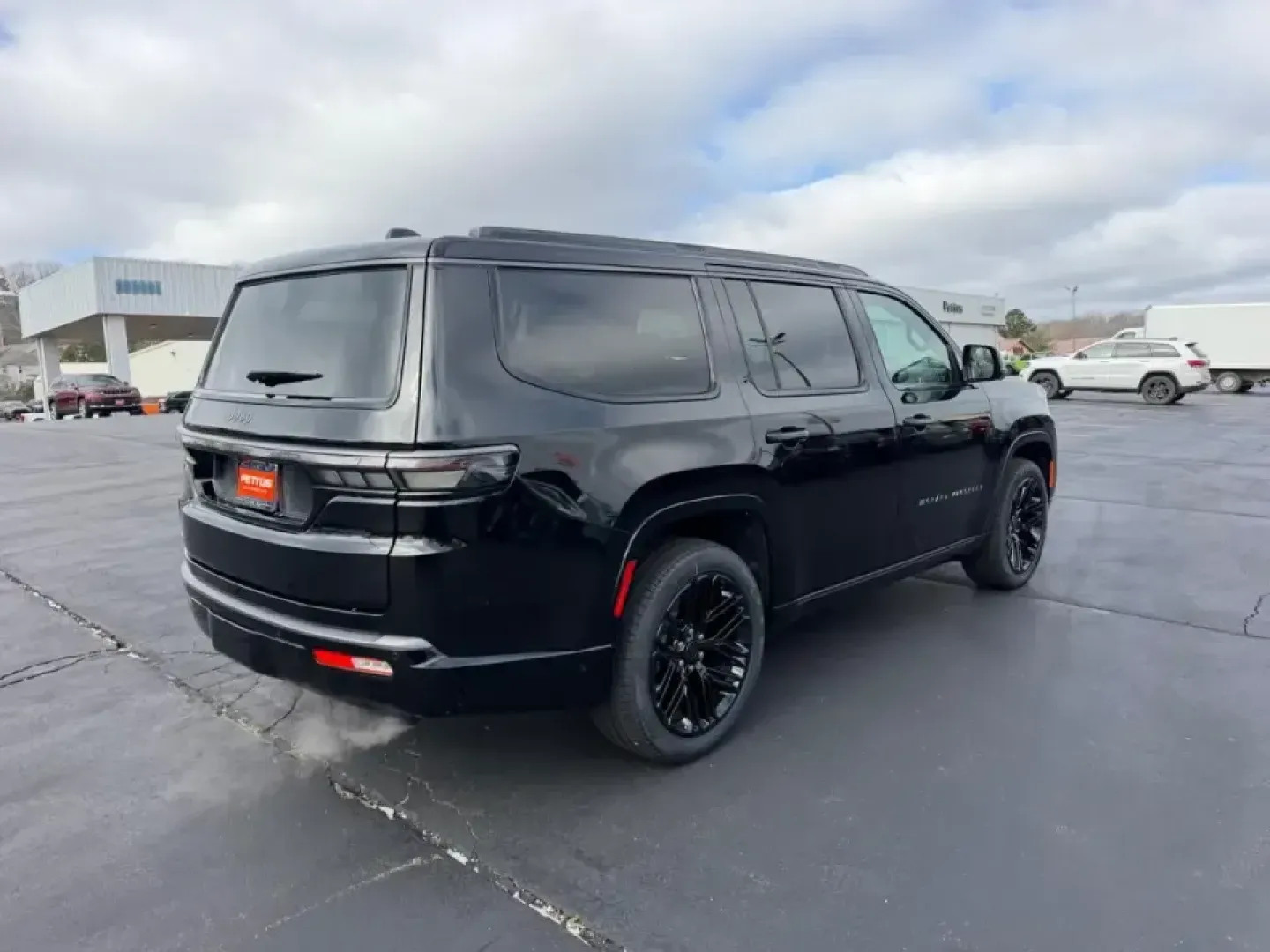 2026 /Global Black Leather Jeep Grand Wagoneer Limited Reserve (1C4SJVBP2TS) with an 3.0L I6 Hurricane SO Twin Turbo ESS engine, 8A transmission, located at 970 Woodlawn Dr., Farmington, MO, 63640, (573) 431-7800, 37.825642, -90.468674 - Big family road trips, client shuttles, or weekend escapes to the Ozarks feel effortless in a full-size luxury SUV built to do it all-and this 2026 Jeep Grand Wagoneer Series II 4WD is exactly that kind of vehicle. With just **5 miles**, it delivers that new-car freshness with the commanding presenc - Photo#2