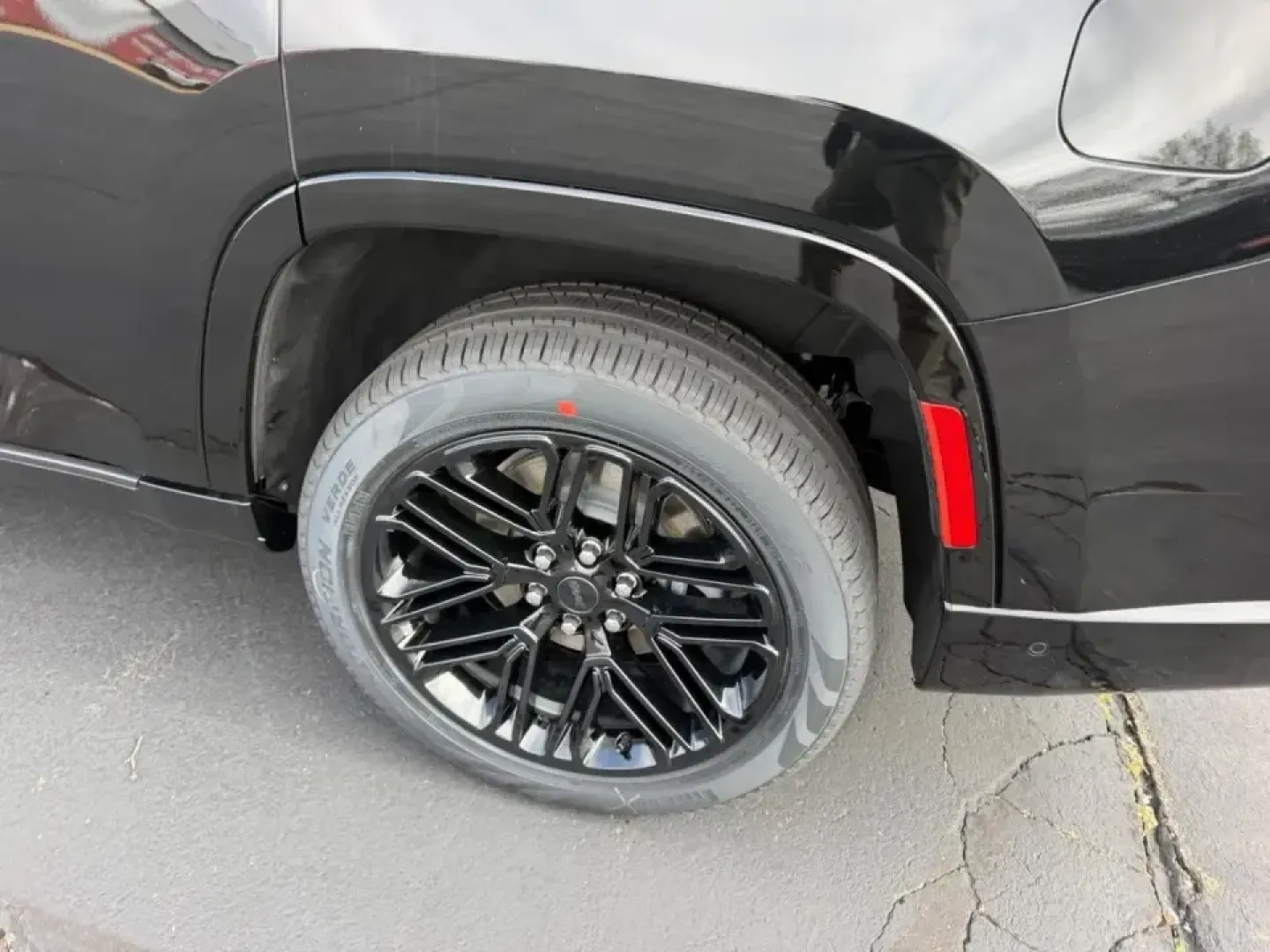 2026 /Global Black Leather Jeep Grand Wagoneer Limited Reserve (1C4SJVBP2TS) with an 3.0L I6 Hurricane SO Twin Turbo ESS engine, 8A transmission, located at 970 Woodlawn Dr., Farmington, MO, 63640, (573) 431-7800, 37.825642, -90.468674 - Big family road trips, client shuttles, or weekend escapes to the Ozarks feel effortless in a full-size luxury SUV built to do it all-and this 2026 Jeep Grand Wagoneer Series II 4WD is exactly that kind of vehicle. With just **5 miles**, it delivers that new-car freshness with the commanding presenc - Photo#6
