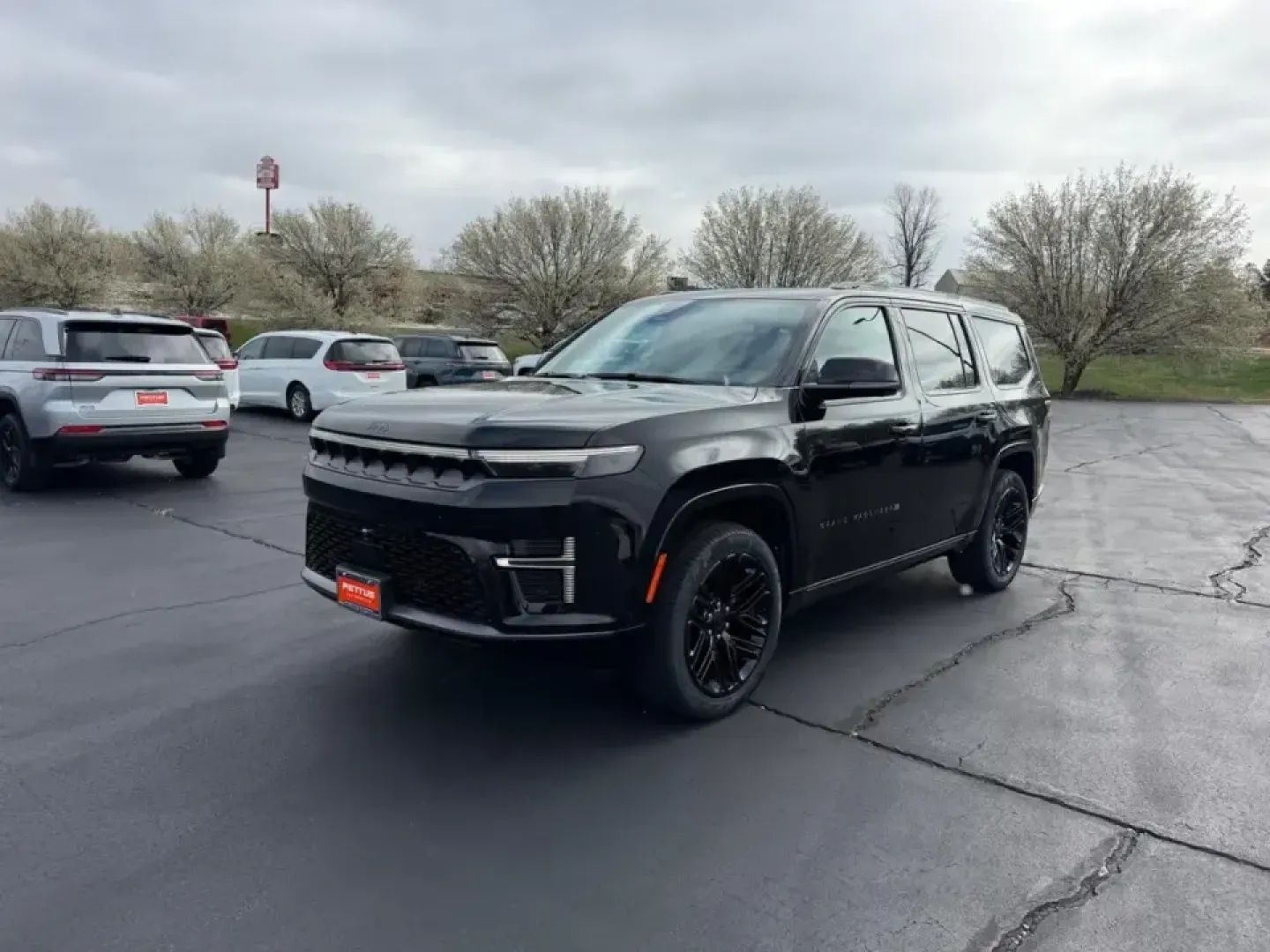 2026 /Global Black Leather Jeep Grand Wagoneer Limited Reserve (1C4SJVBP2TS) with an 3.0L I6 Hurricane SO Twin Turbo ESS engine, 8A transmission, located at 970 Woodlawn Dr., Farmington, MO, 63640, (573) 431-7800, 37.825642, -90.468674 - Big family road trips, client shuttles, or weekend escapes to the Ozarks feel effortless in a full-size luxury SUV built to do it all-and this 2026 Jeep Grand Wagoneer Series II 4WD is exactly that kind of vehicle. With just **5 miles**, it delivers that new-car freshness with the commanding presenc - Photo#7