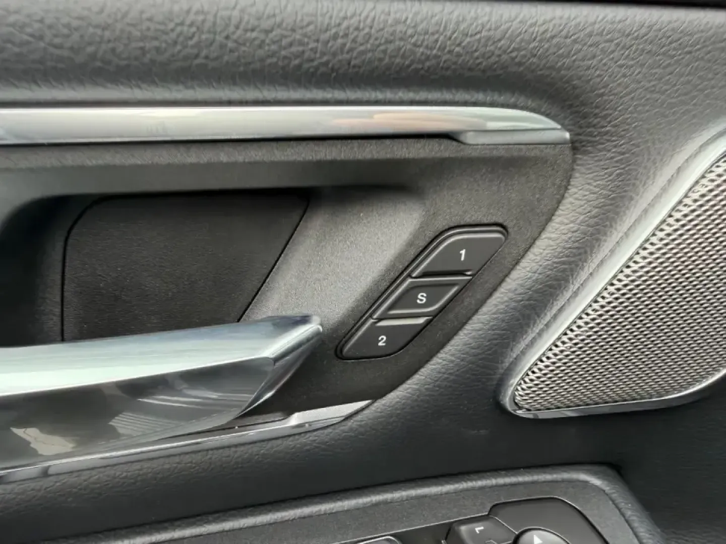 2026 /Black Leather Ram 1500 Laramie (1C6SRFJT9TN) with an 5.7L engine, Automatic transmission, located at 970 Woodlawn Dr., Farmington, MO, 63640, (573) 431-7800, 37.825642, -90.468674 - Weekend lake runs to St. Joe State Park, hauling gear for a campsite at Silver Mines, or simply making your daily commute down US-67 feel effortless-this truck is built for real Missouri life. If you want a refined pickup that can handle Farmington backroads, jobsite duty, and family comfort in one - Photo#20