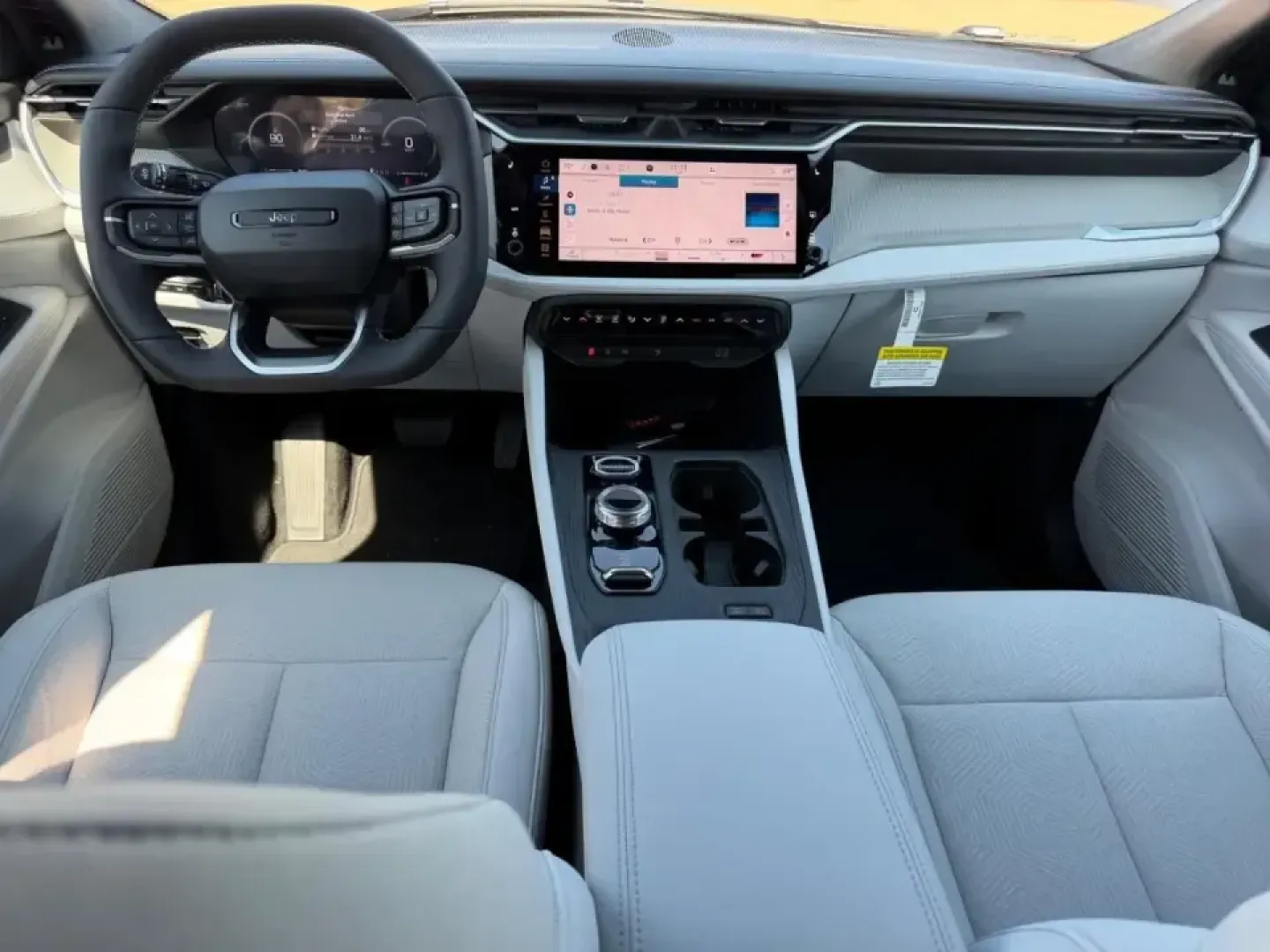2026 /Arctic/Black Cloth Jeep Cherokee Laredo (3C4PJMB28TT) with an 1.6L engine, located at 970 Woodlawn Dr., Farmington, MO, 63640, (573) 431-7800, 37.825642, -90.468674 - Whether you're juggling school drop-offs, commuting down Highway 67, or planning a weekend escape to St. Joe State Park, a capable hybrid SUV can make everyday life smoother-and a lot more fun. This **2026 Jeep Cherokee Limited 4x4 Hybrid** in **White** is built for drivers who want modern efficienc - Photo#9