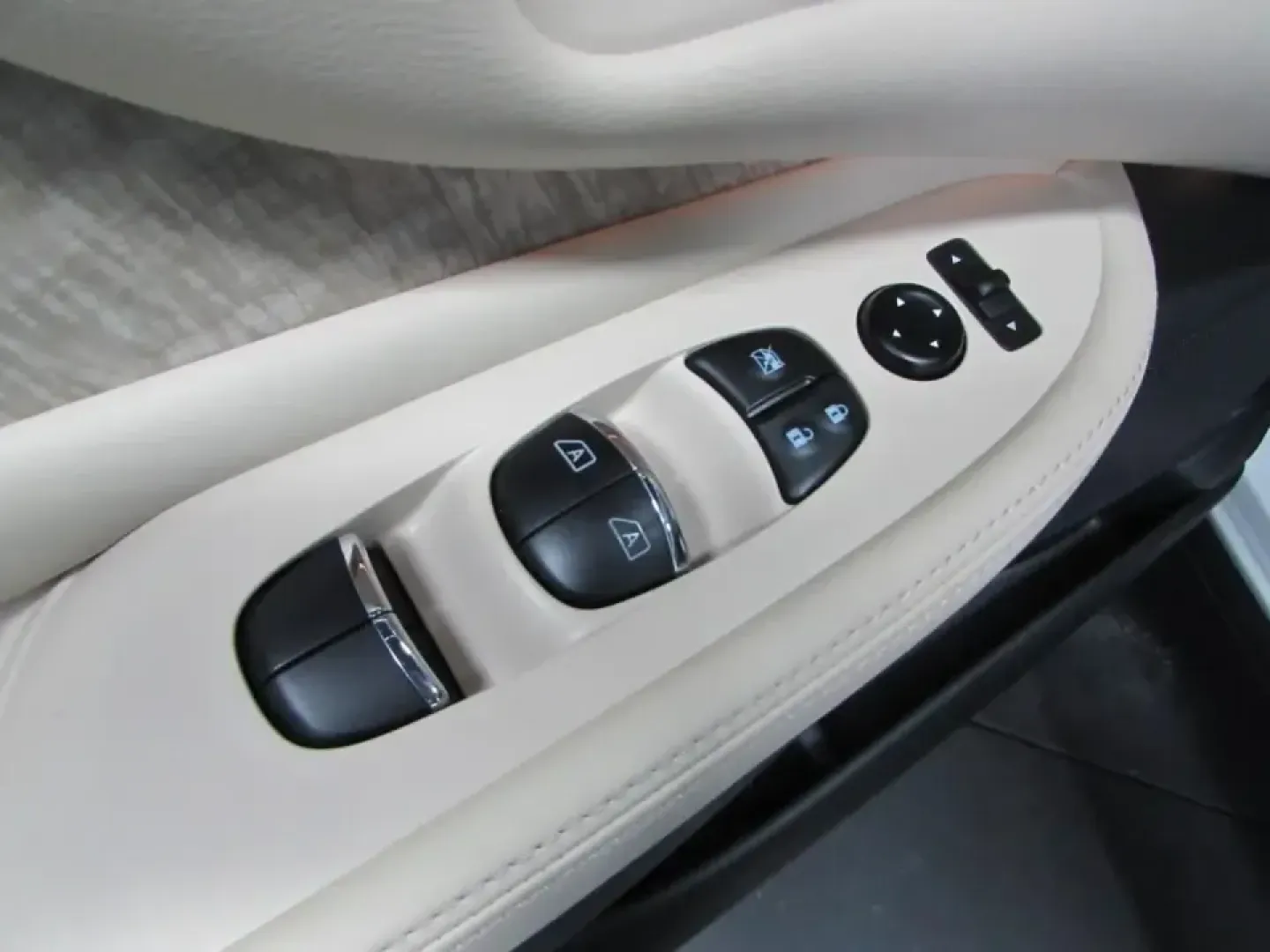 2024 /Cashmere Nissan Murano SL (5N1AZ2CS5RC) with an 3.5L V6 DOHC 24V engine, Automatic transmission, located at 12830 Highway 21, De Soto, MO, 63020, (636) 337-7777, 38.153099, -90.573624 - Make every day feel like a weekend getaway in this 2024 Nissan Murano SL AWD-an SUV that's equally at home on school drop-offs, long commutes into the metro, and spontaneous road trips through Missouri's backroads. With its confident All Wheel Drive grip and smooth, quiet ride, the Murano is a smart - Photo#19