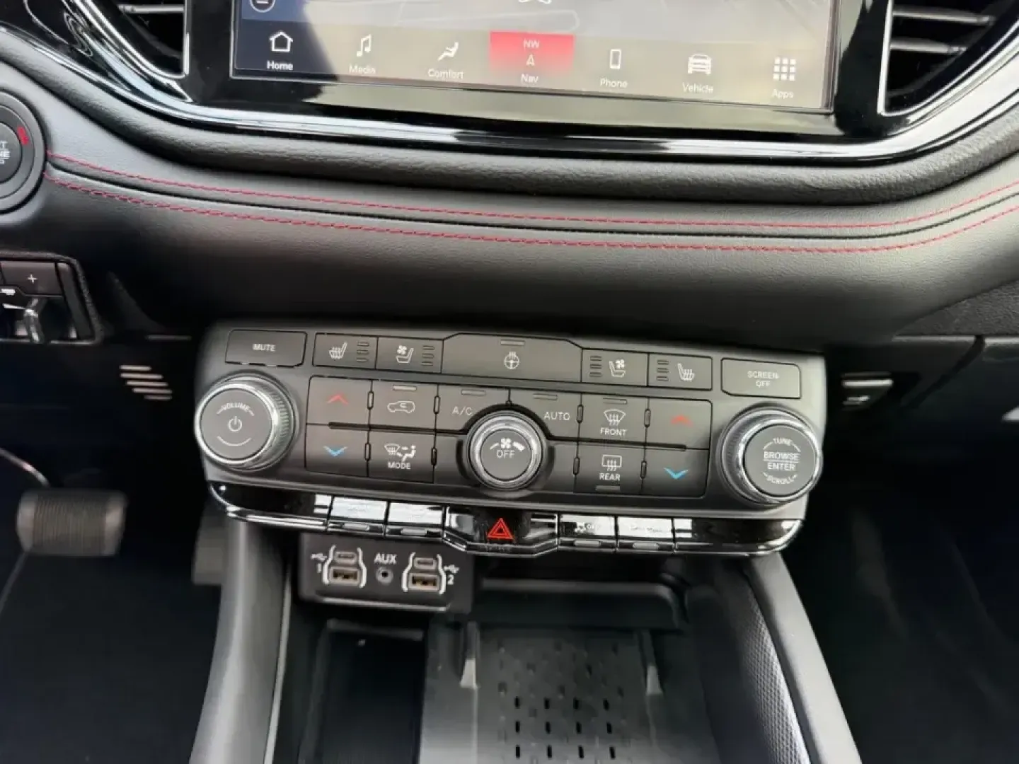 2026 /Black Leather Dodge Durango GT Plus HEMI V8 (1C4SDJCT8TC) with an 5.7L V8 HEMI MDS VVT engine, Automatic transmission, located at 970 Woodlawn Dr., Farmington, MO, 63640, (573) 431-7800, 37.825642, -90.468674 - Built for road trips to the Ozarks, busy school-week shuttles, and confident winter commutes on I-67, this 2026 Dodge Durango R/T AWD is the kind of SUV that fits real life in Farmington, Missouri-powerful when you want it, practical when you need it, and comfortable all week long. If your weekends - Photo#18