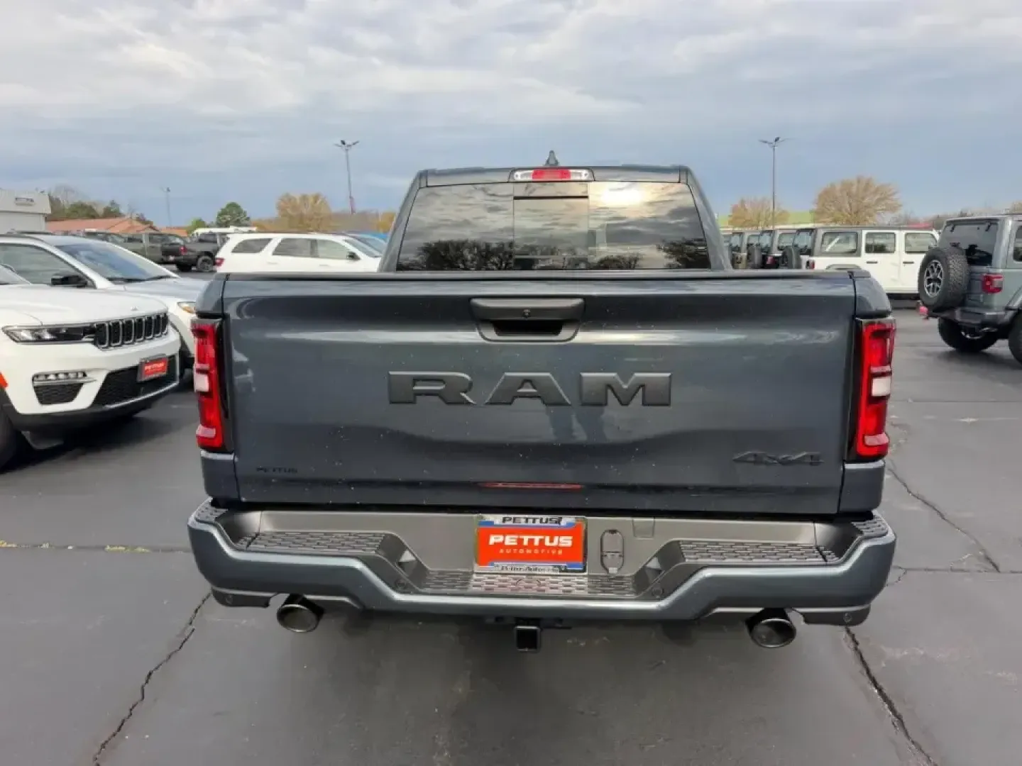 2026 /Diesel Gray/Black Cloth Ram 1500 Express (1C6SRFGT8TN) with an 5.7L engine, located at 970 Woodlawn Dr., Farmington, MO, 63640, (573) 431-7800, 37.825642, -90.468674 - Work weeks, weekend projects, and long Ozark road trips all get easier when you've got a full-size truck that's ready for real life. This **2026 Ram 1500 Tradesman** in striking **Forge Blue** is built for hauling supplies, commuting comfortably, and heading out past Farmington for fishing, camping, - Photo#3