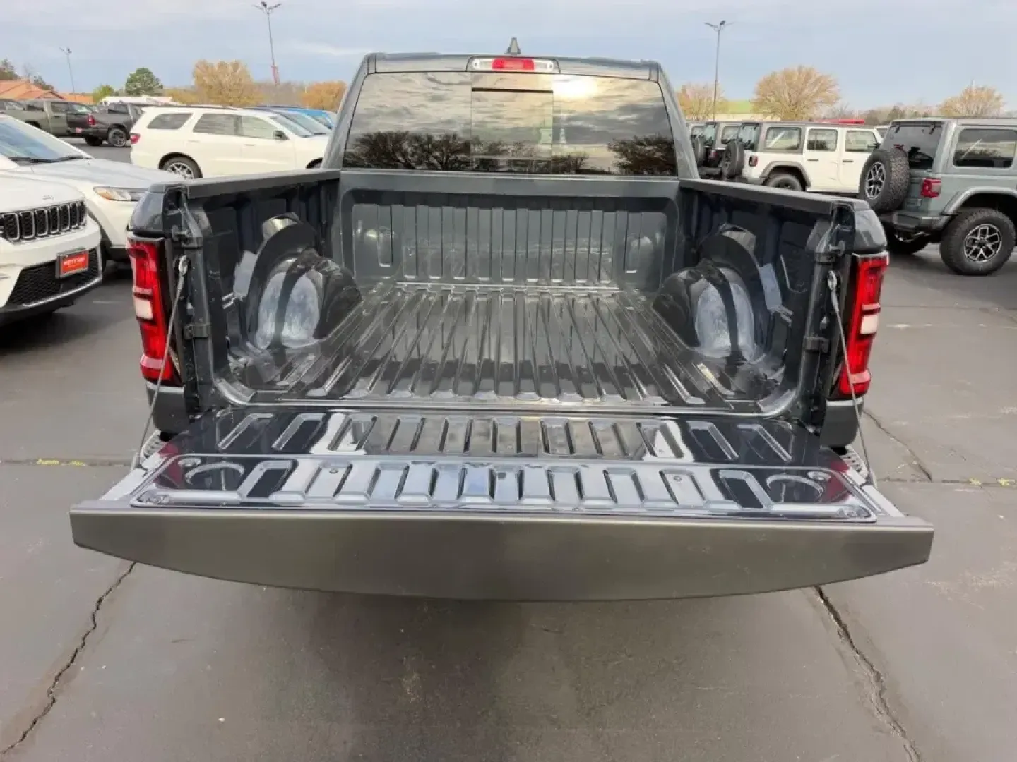 2026 /Diesel Gray/Black Cloth Ram 1500 Express (1C6SRFGT8TN) with an 5.7L engine, located at 970 Woodlawn Dr., Farmington, MO, 63640, (573) 431-7800, 37.825642, -90.468674 - Work weeks, weekend projects, and long Ozark road trips all get easier when you've got a full-size truck that's ready for real life. This **2026 Ram 1500 Tradesman** in striking **Forge Blue** is built for hauling supplies, commuting comfortably, and heading out past Farmington for fishing, camping, - Photo#4