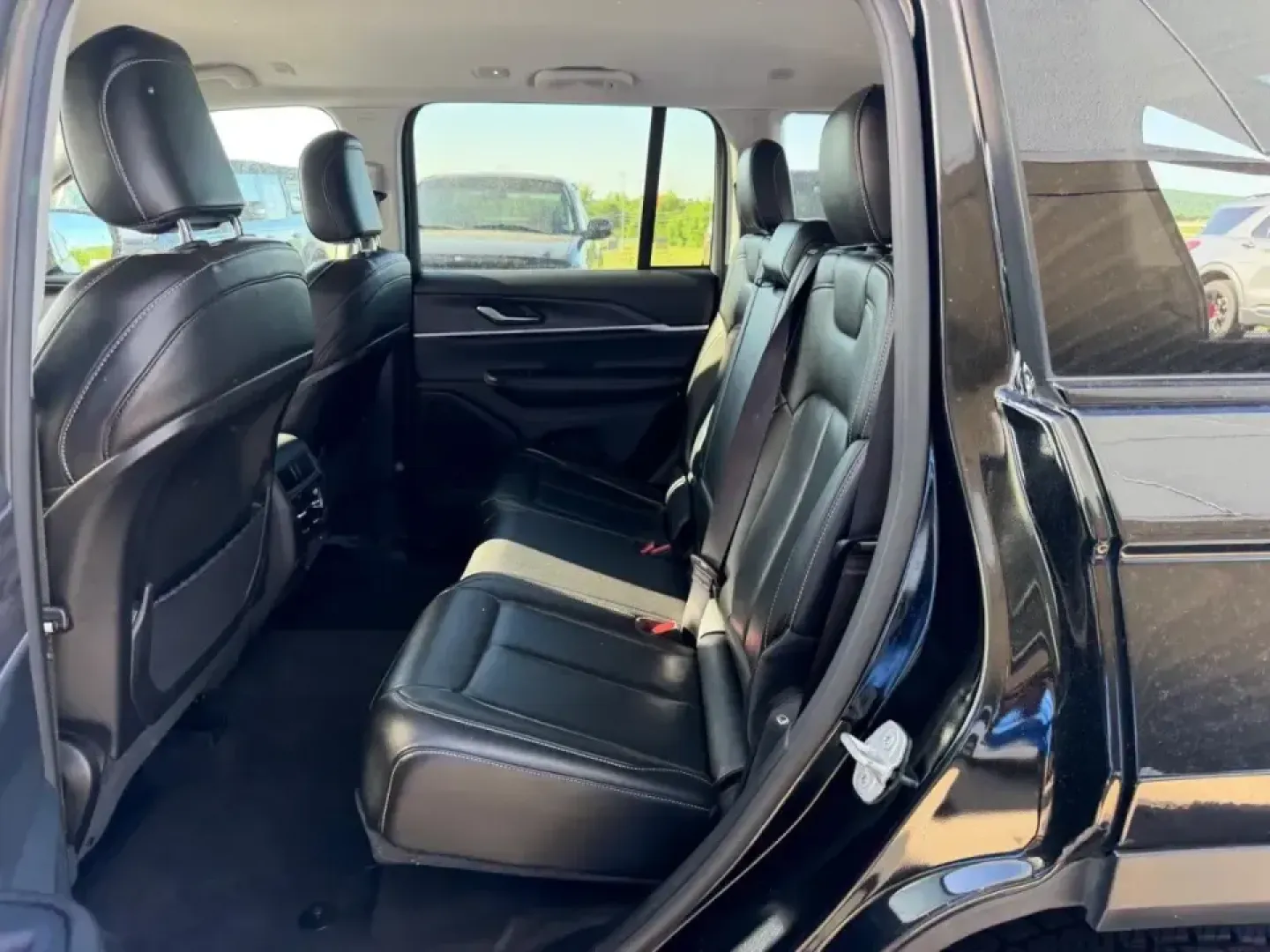 2023 /Global Black Leather Jeep Grand Cherokee Limited (1C4RJHBG8PC) with an 3.6L V6 24V VVT UPG I engine, 8A transmission, located at 141 Commercial Dr, Fredericktown, MO, 63645, (573) 783-6432, 37.570087, -90.320648 - Whether you're planning weekend lake runs, shuttling a growing family to school and sports, or stacking up highway miles for a long commute, the 2023 Jeep Grand Cherokee Limited 4WD is built for the do-it-all lifestyle. With confident four-wheel-drive capability, a comfortable SUV cabin, and modern - Photo#9