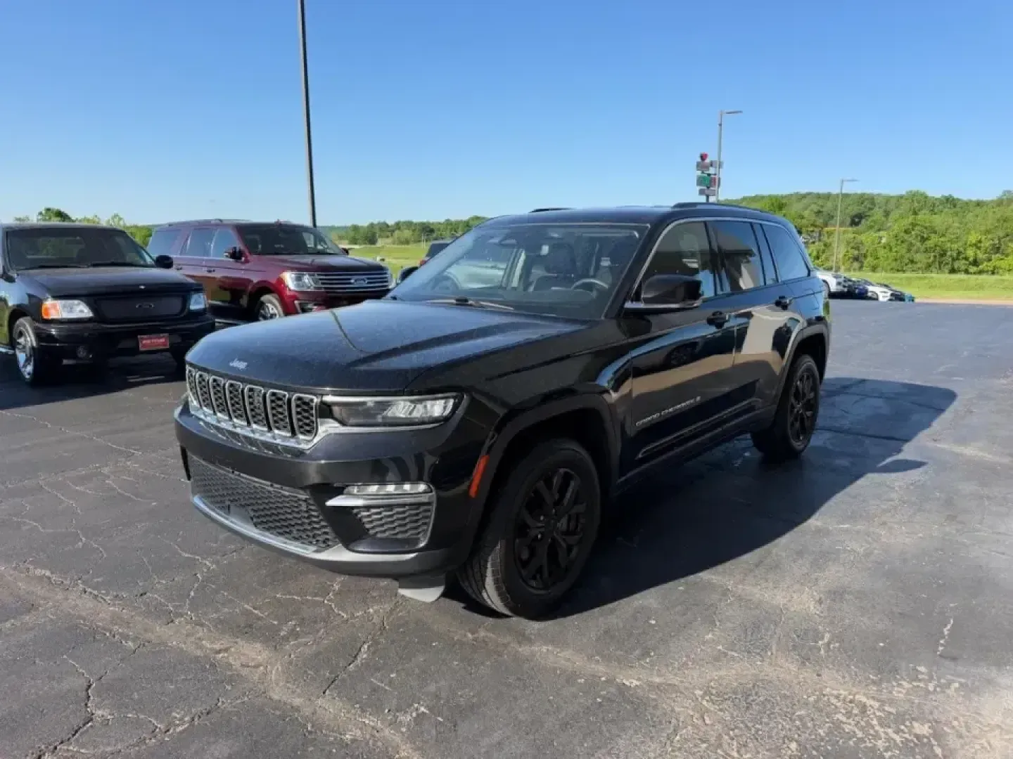 2023 /Global Black Leather Jeep Grand Cherokee Limited (1C4RJHBG8PC) with an 3.6L V6 24V VVT UPG I engine, 8A transmission, located at 141 Commercial Dr, Fredericktown, MO, 63645, (573) 783-6432, 37.570087, -90.320648 - Whether you're planning weekend lake runs, shuttling a growing family to school and sports, or stacking up highway miles for a long commute, the 2023 Jeep Grand Cherokee Limited 4WD is built for the do-it-all lifestyle. With confident four-wheel-drive capability, a comfortable SUV cabin, and modern - Photo#7
