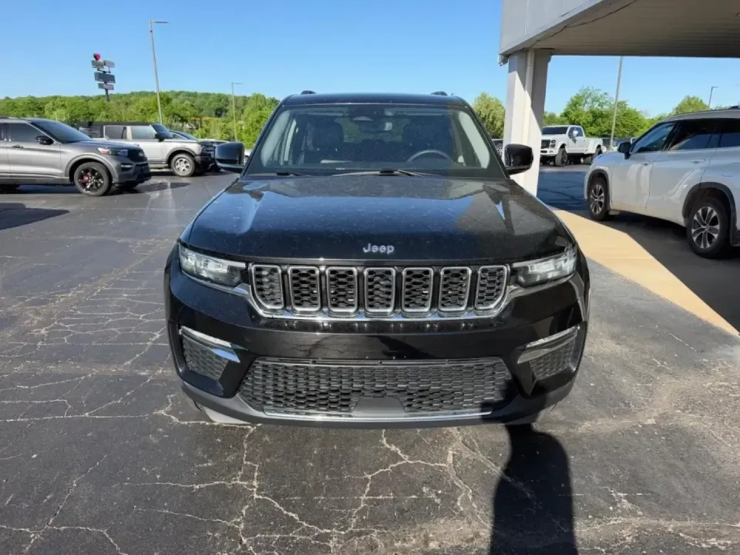 2023 /Global Black Leather Jeep Grand Cherokee Limited (1C4RJHBG8PC) with an 3.6L V6 24V VVT UPG I engine, 8A transmission, located at 141 Commercial Dr, Fredericktown, MO, 63645, (573) 783-6432, 37.570087, -90.320648 - Whether you're planning weekend lake runs, shuttling a growing family to school and sports, or stacking up highway miles for a long commute, the 2023 Jeep Grand Cherokee Limited 4WD is built for the do-it-all lifestyle. With confident four-wheel-drive capability, a comfortable SUV cabin, and modern - Photo#8