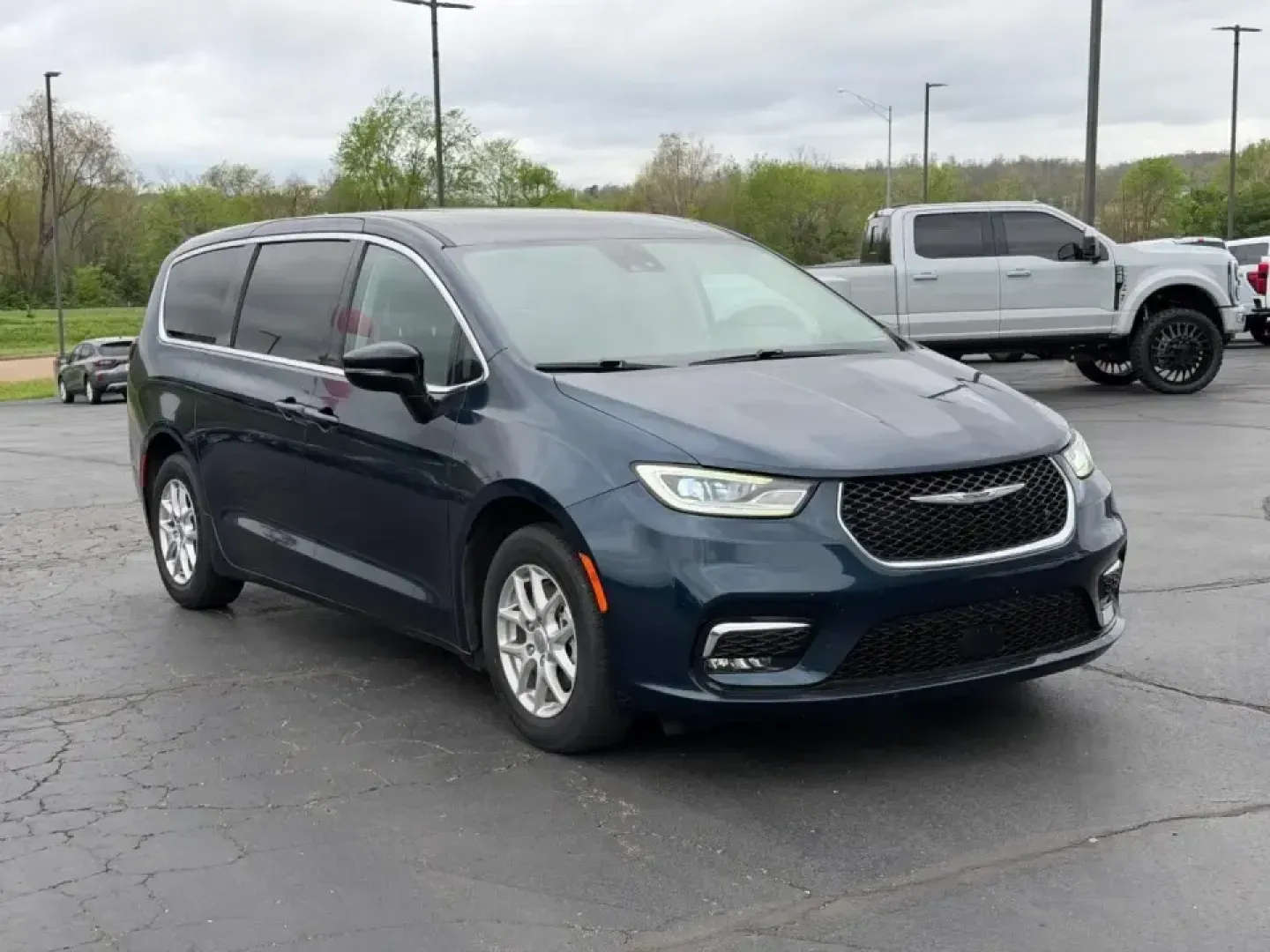 2024 /Black Leather Chrysler Pacifica Touring L (2C4RC1BG0RR) with an 3.6L V6 24V VVT UPG I engine, Automatic transmission, located at 141 Commercial Dr, Fredericktown, MO, 63645, (573) 783-6432, 37.570087, -90.320648 - Load up the kids, the snacks, and the playlist-this 2024 Chrysler Pacifica Touring L is built for real life in Southeast Missouri, whether you're doing the school run, commuting daily, or planning a weekend road trip to Johnson's Shut-Ins or the Arcadia Valley. With minivan versatility, confidence-i - Photo#0