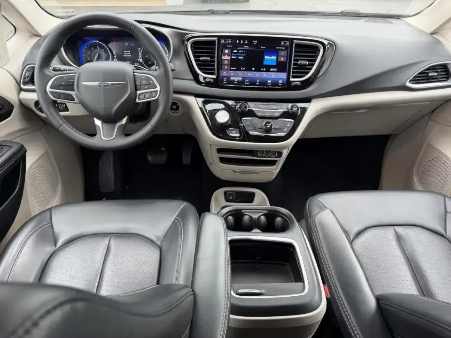 2024 /Black Leather Chrysler Pacifica Touring L (2C4RC1BG0RR) with an 3.6L V6 24V VVT UPG I engine, Automatic transmission, located at 141 Commercial Dr, Fredericktown, MO, 63645, (573) 783-6432, 37.570087, -90.320648 - Load up the kids, the snacks, and the playlist-this 2024 Chrysler Pacifica Touring L is built for real life in Southeast Missouri, whether you're doing the school run, commuting daily, or planning a weekend road trip to Johnson's Shut-Ins or the Arcadia Valley. With minivan versatility, confidence-i - Photo#12