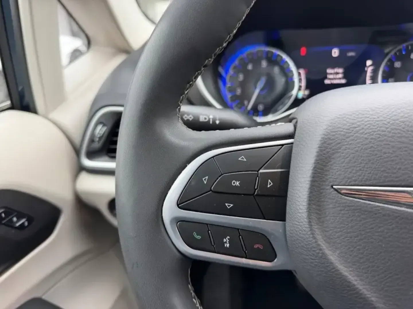 2024 /Black Leather Chrysler Pacifica Touring L (2C4RC1BG0RR) with an 3.6L V6 24V VVT UPG I engine, Automatic transmission, located at 141 Commercial Dr, Fredericktown, MO, 63645, (573) 783-6432, 37.570087, -90.320648 - Load up the kids, the snacks, and the playlist-this 2024 Chrysler Pacifica Touring L is built for real life in Southeast Missouri, whether you're doing the school run, commuting daily, or planning a weekend road trip to Johnson's Shut-Ins or the Arcadia Valley. With minivan versatility, confidence-i - Photo#14