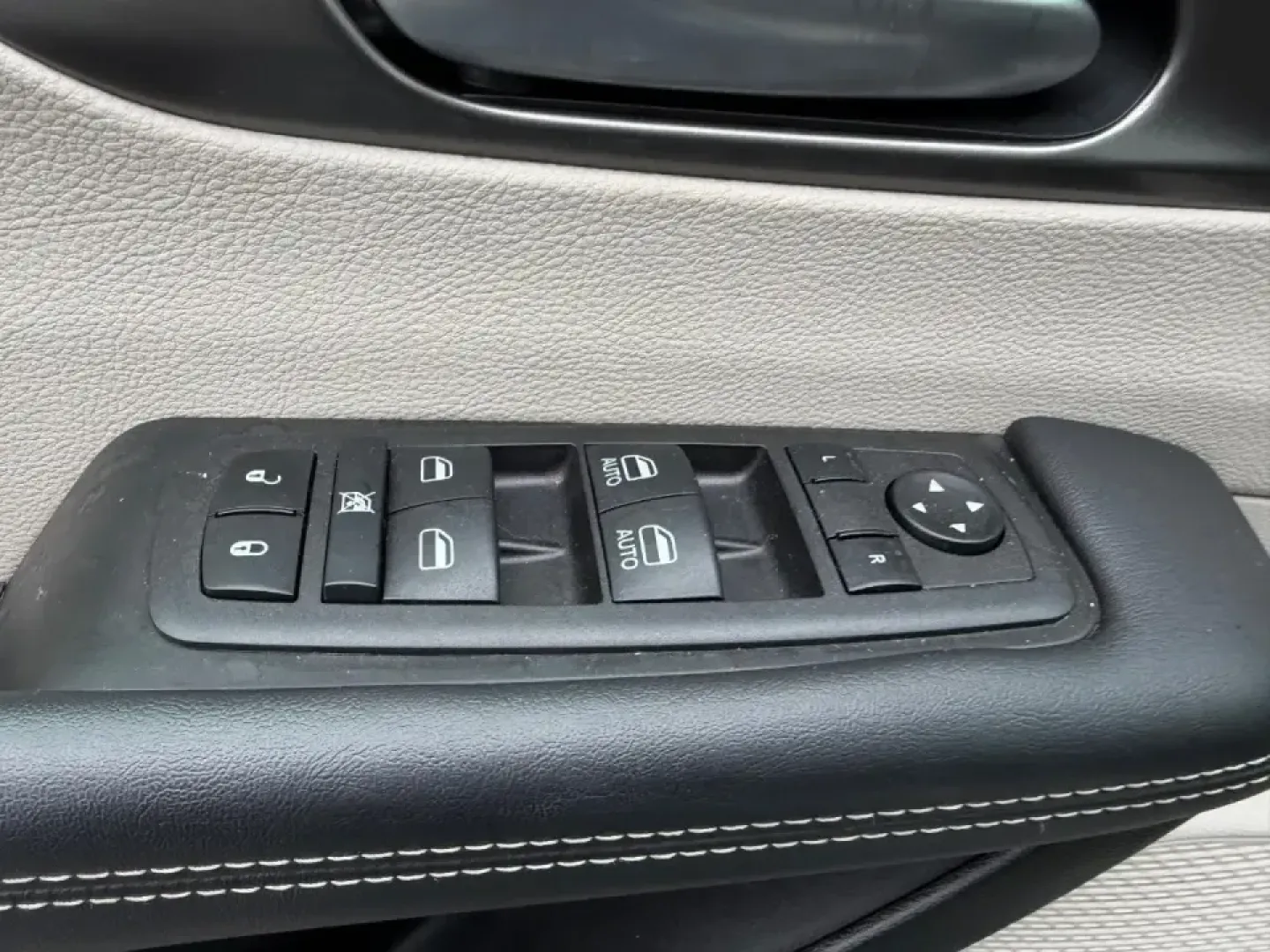 2024 /Black Leather Chrysler Pacifica Touring L (2C4RC1BG0RR) with an 3.6L V6 24V VVT UPG I engine, Automatic transmission, located at 141 Commercial Dr, Fredericktown, MO, 63645, (573) 783-6432, 37.570087, -90.320648 - Load up the kids, the snacks, and the playlist-this 2024 Chrysler Pacifica Touring L is built for real life in Southeast Missouri, whether you're doing the school run, commuting daily, or planning a weekend road trip to Johnson's Shut-Ins or the Arcadia Valley. With minivan versatility, confidence-i - Photo#20