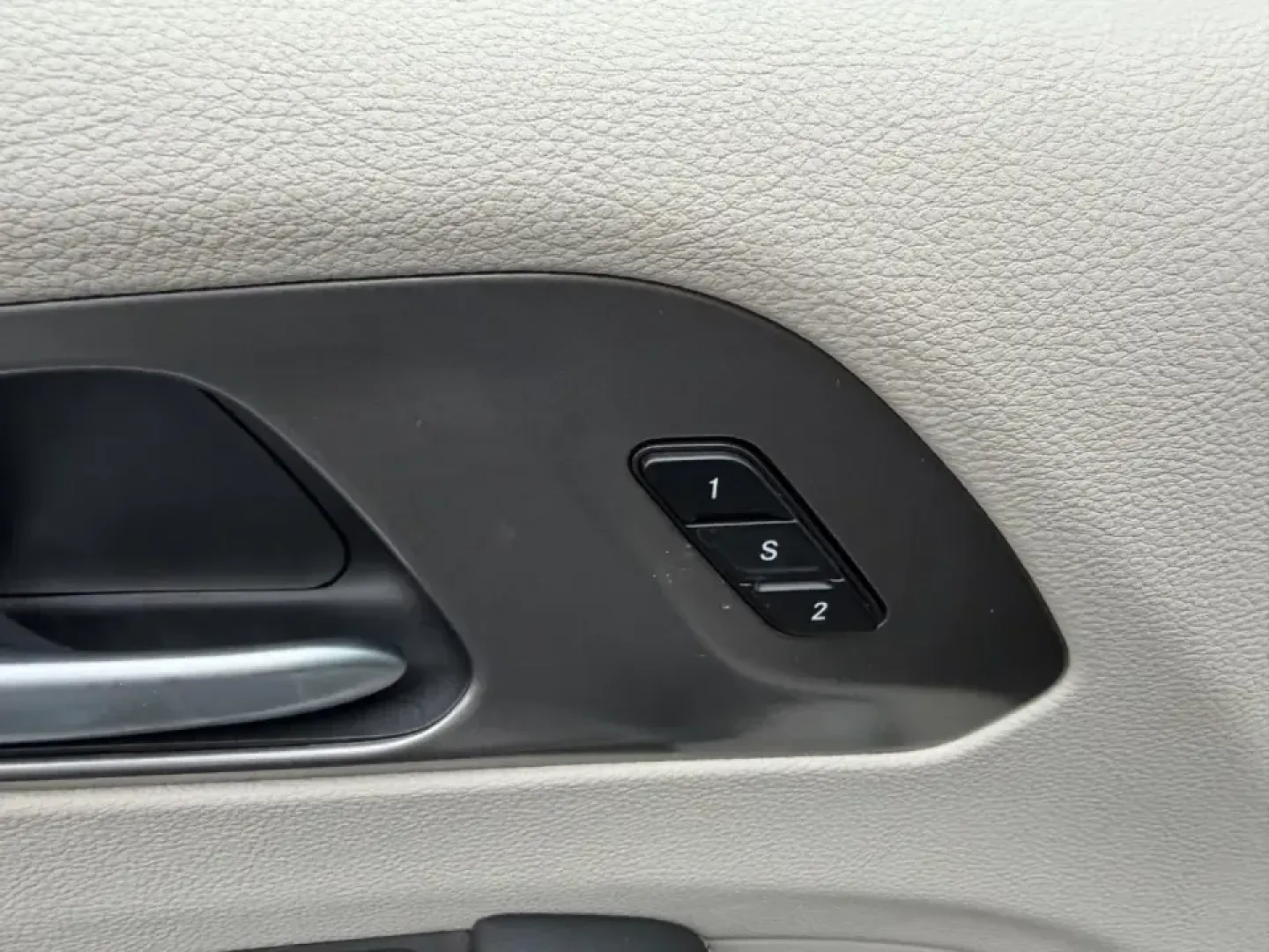 2024 /Black Leather Chrysler Pacifica Touring L (2C4RC1BG0RR) with an 3.6L V6 24V VVT UPG I engine, Automatic transmission, located at 141 Commercial Dr, Fredericktown, MO, 63645, (573) 783-6432, 37.570087, -90.320648 - Load up the kids, the snacks, and the playlist-this 2024 Chrysler Pacifica Touring L is built for real life in Southeast Missouri, whether you're doing the school run, commuting daily, or planning a weekend road trip to Johnson's Shut-Ins or the Arcadia Valley. With minivan versatility, confidence-i - Photo#21