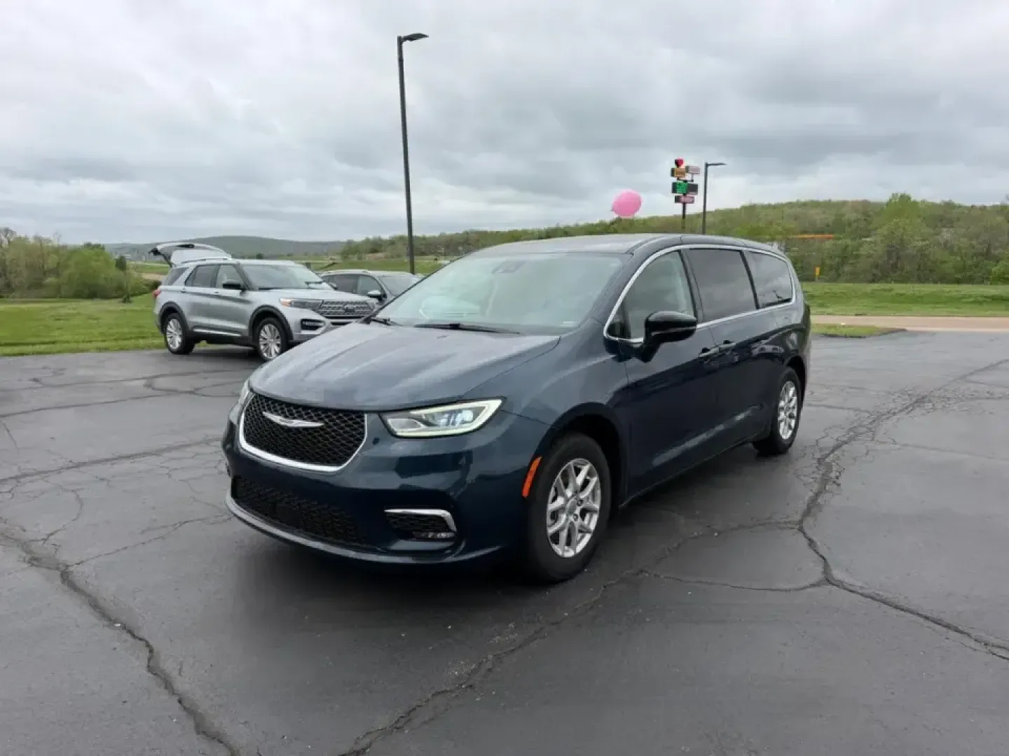 2024 /Black Leather Chrysler Pacifica Touring L (2C4RC1BG0RR) with an 3.6L V6 24V VVT UPG I engine, Automatic transmission, located at 141 Commercial Dr, Fredericktown, MO, 63645, (573) 783-6432, 37.570087, -90.320648 - Load up the kids, the snacks, and the playlist-this 2024 Chrysler Pacifica Touring L is built for real life in Southeast Missouri, whether you're doing the school run, commuting daily, or planning a weekend road trip to Johnson's Shut-Ins or the Arcadia Valley. With minivan versatility, confidence-i - Photo#7