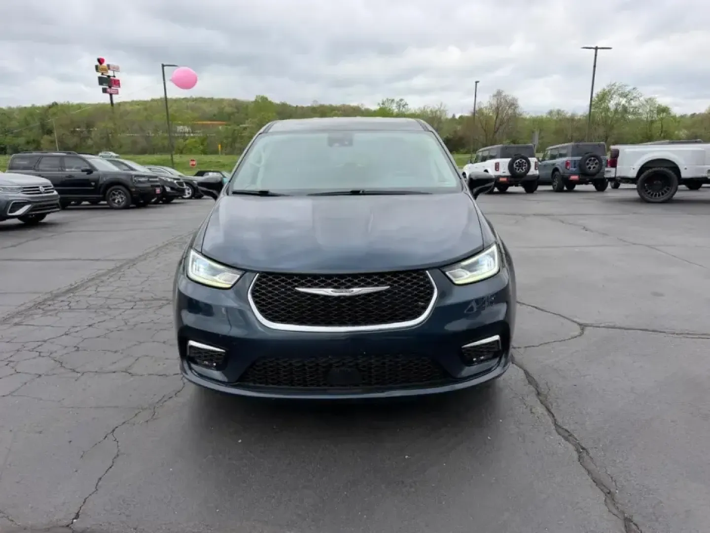 2024 /Black Leather Chrysler Pacifica Touring L (2C4RC1BG0RR) with an 3.6L V6 24V VVT UPG I engine, Automatic transmission, located at 141 Commercial Dr, Fredericktown, MO, 63645, (573) 783-6432, 37.570087, -90.320648 - Load up the kids, the snacks, and the playlist-this 2024 Chrysler Pacifica Touring L is built for real life in Southeast Missouri, whether you're doing the school run, commuting daily, or planning a weekend road trip to Johnson's Shut-Ins or the Arcadia Valley. With minivan versatility, confidence-i - Photo#8